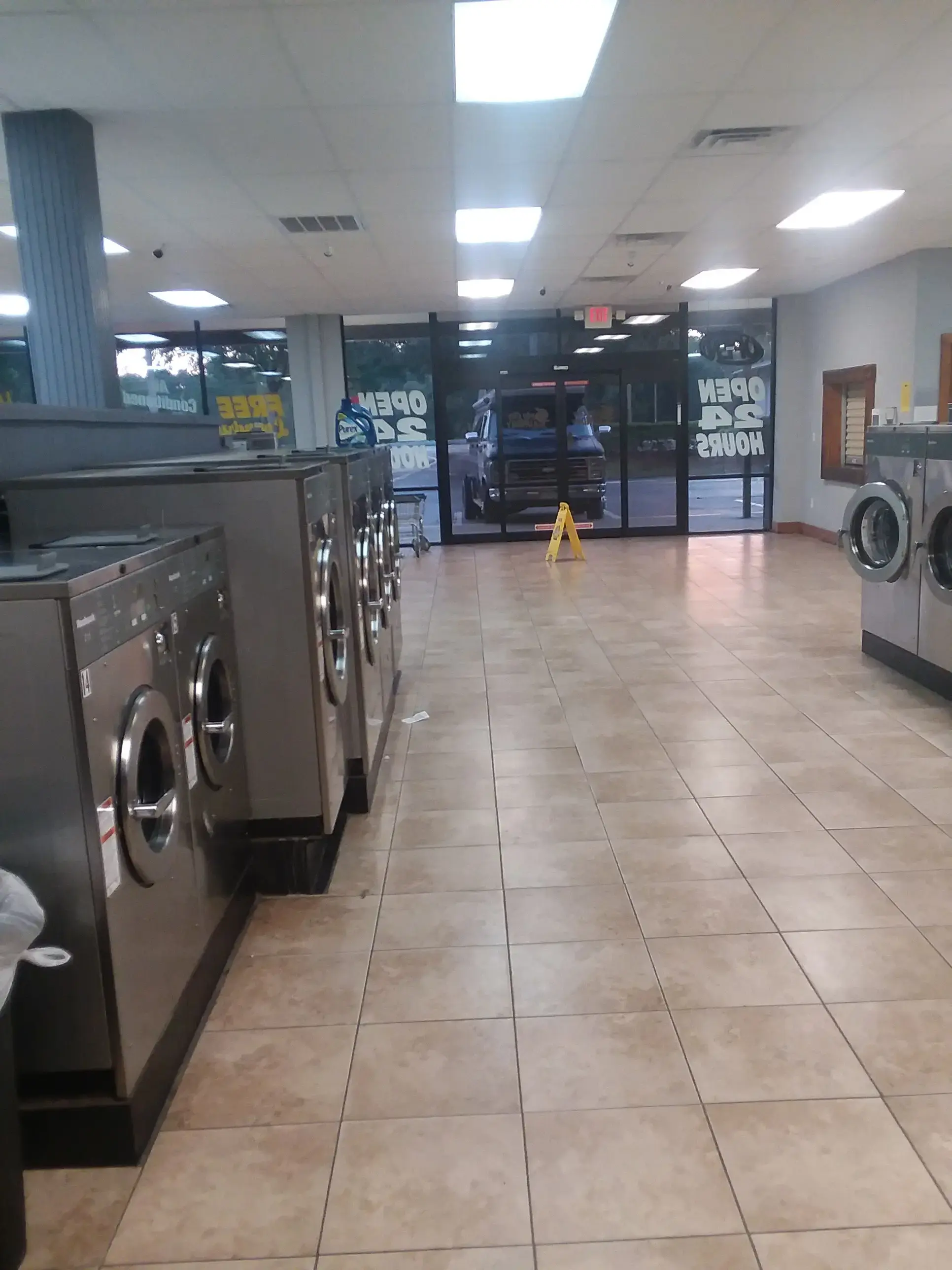 Spin City Laundry - Image 19