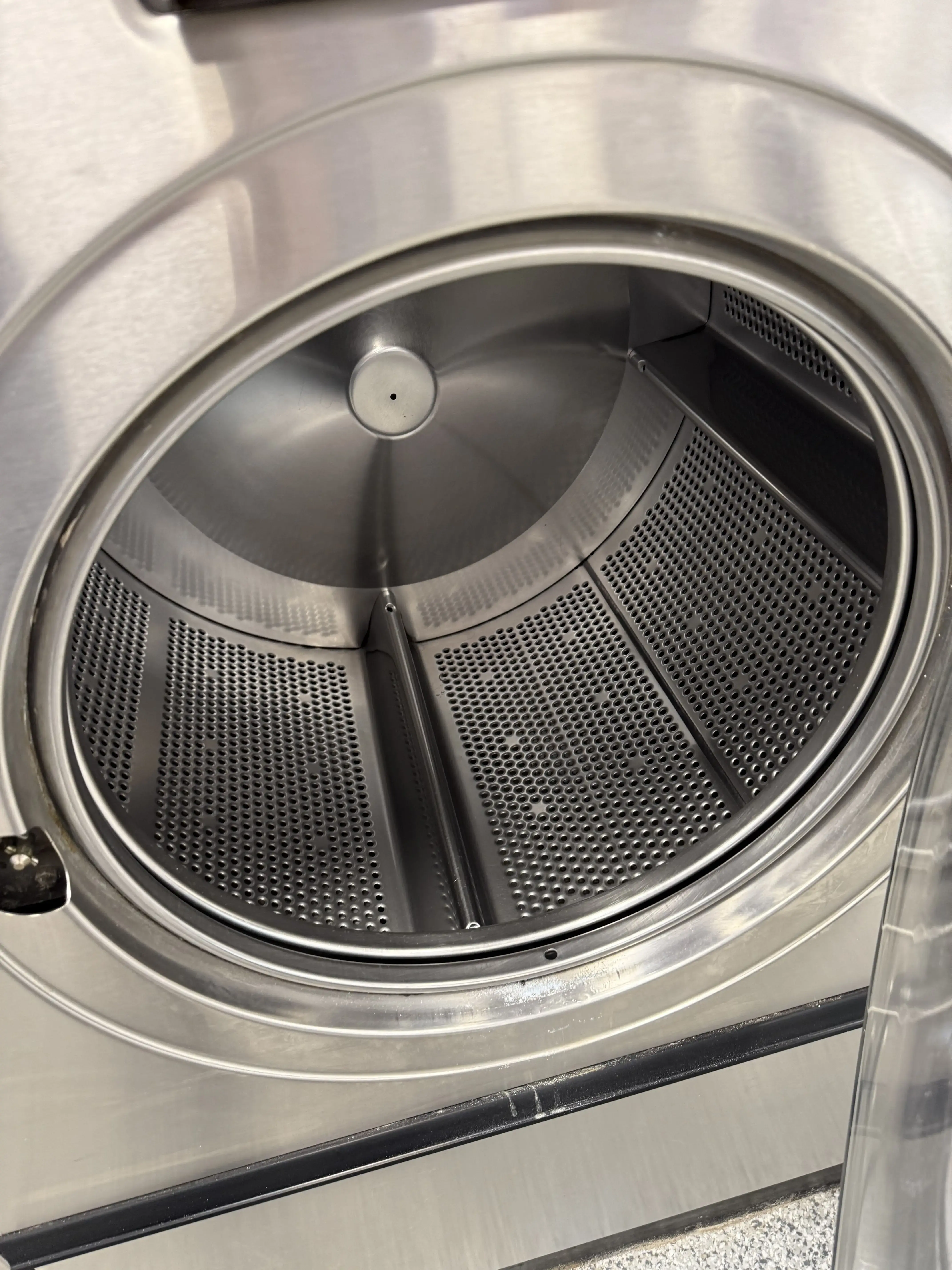 Spin City Laundry - Image 8