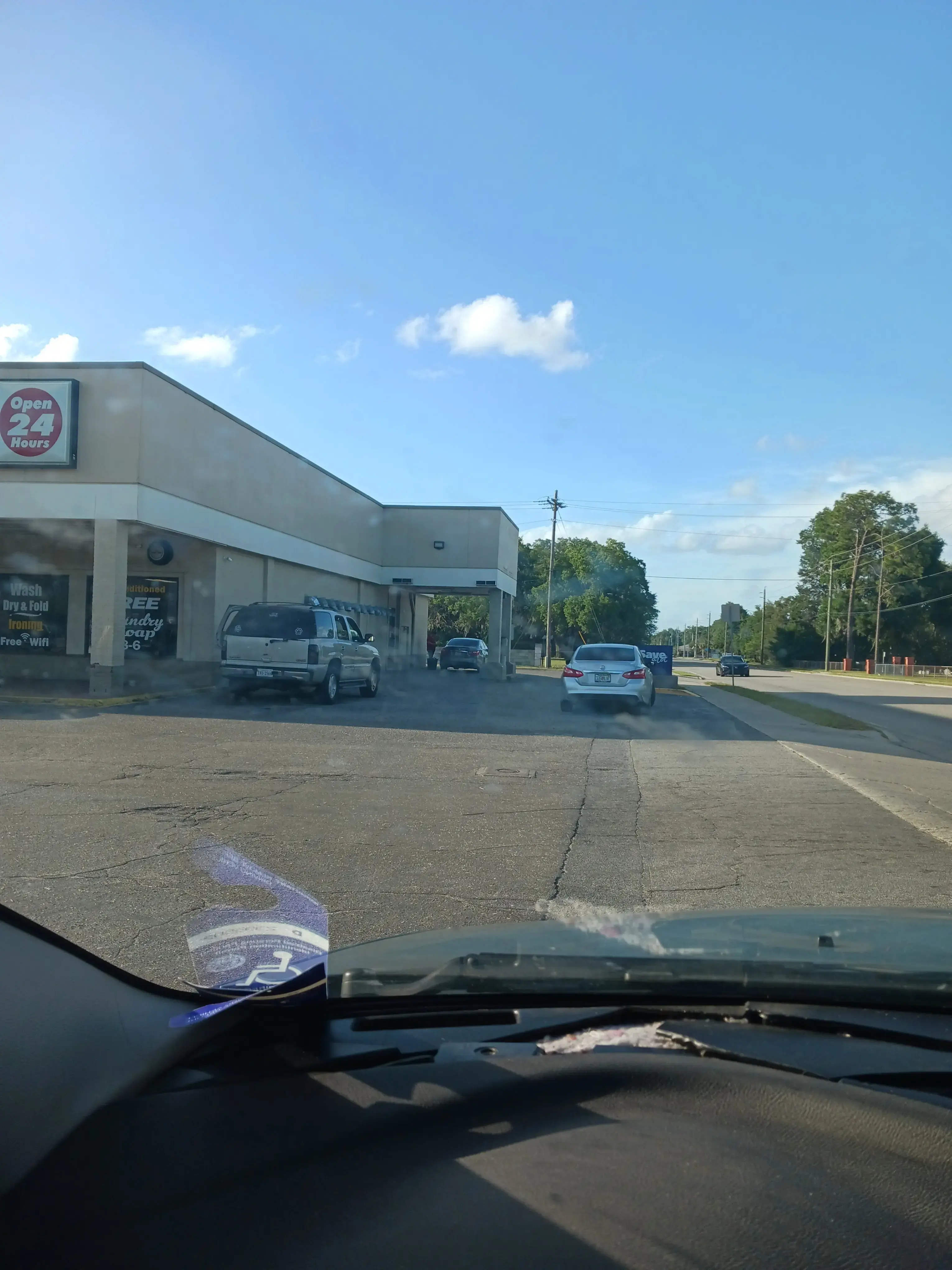 Spin City Laundry - Image 17