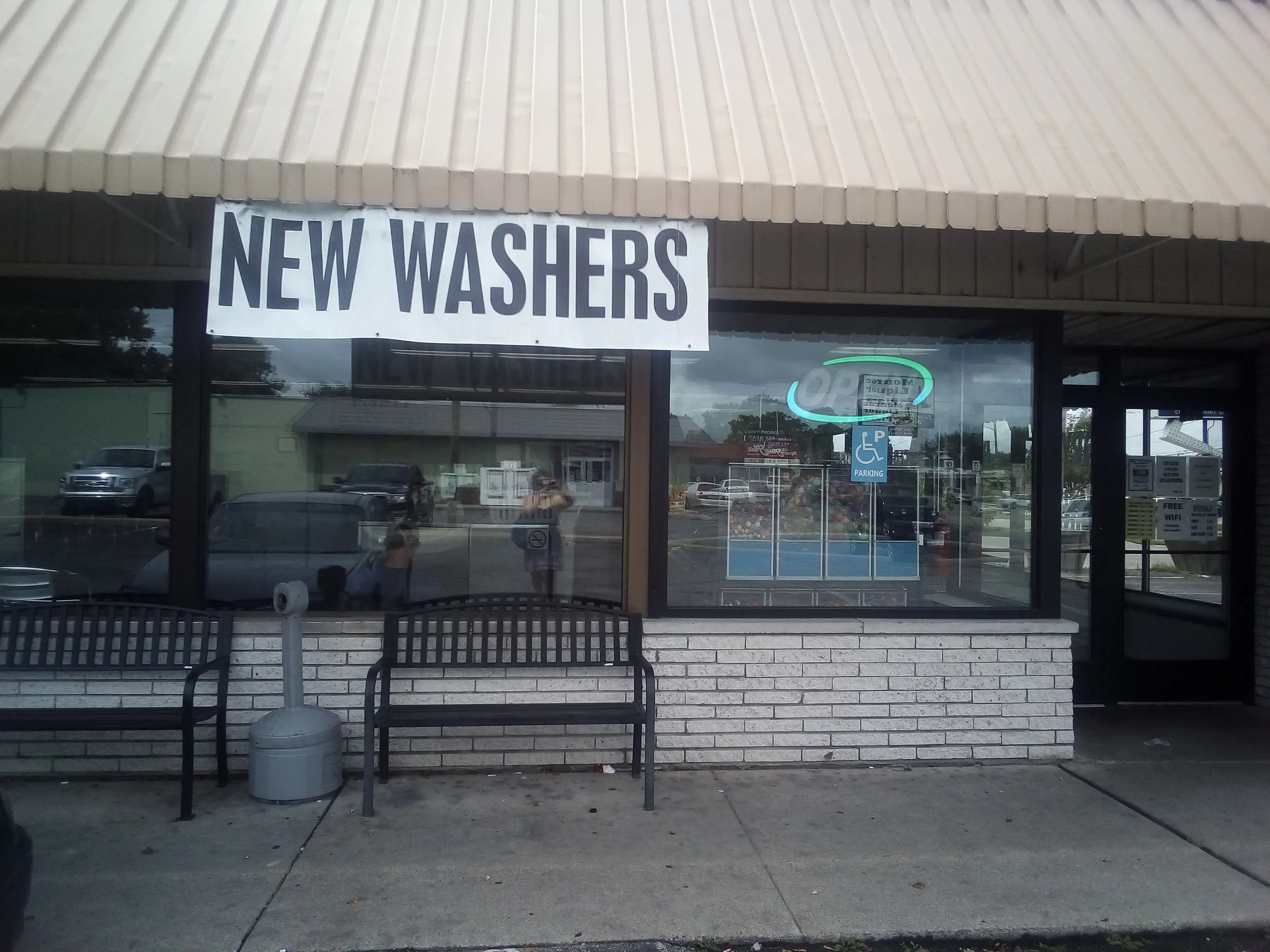 Spin Clean Coin Laundry - Image 8