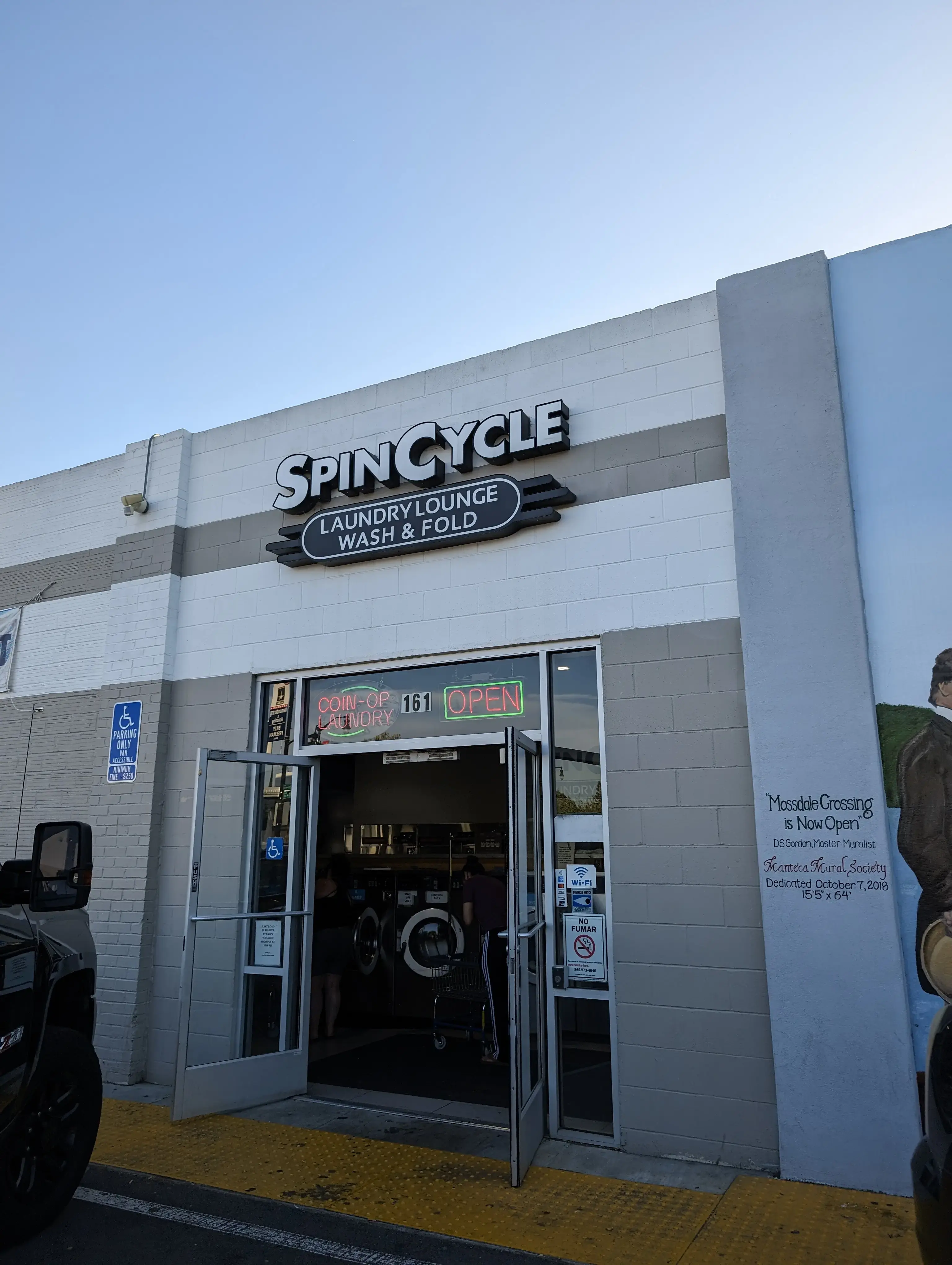 Spin Cycle Laundromat Manteca - Image 9