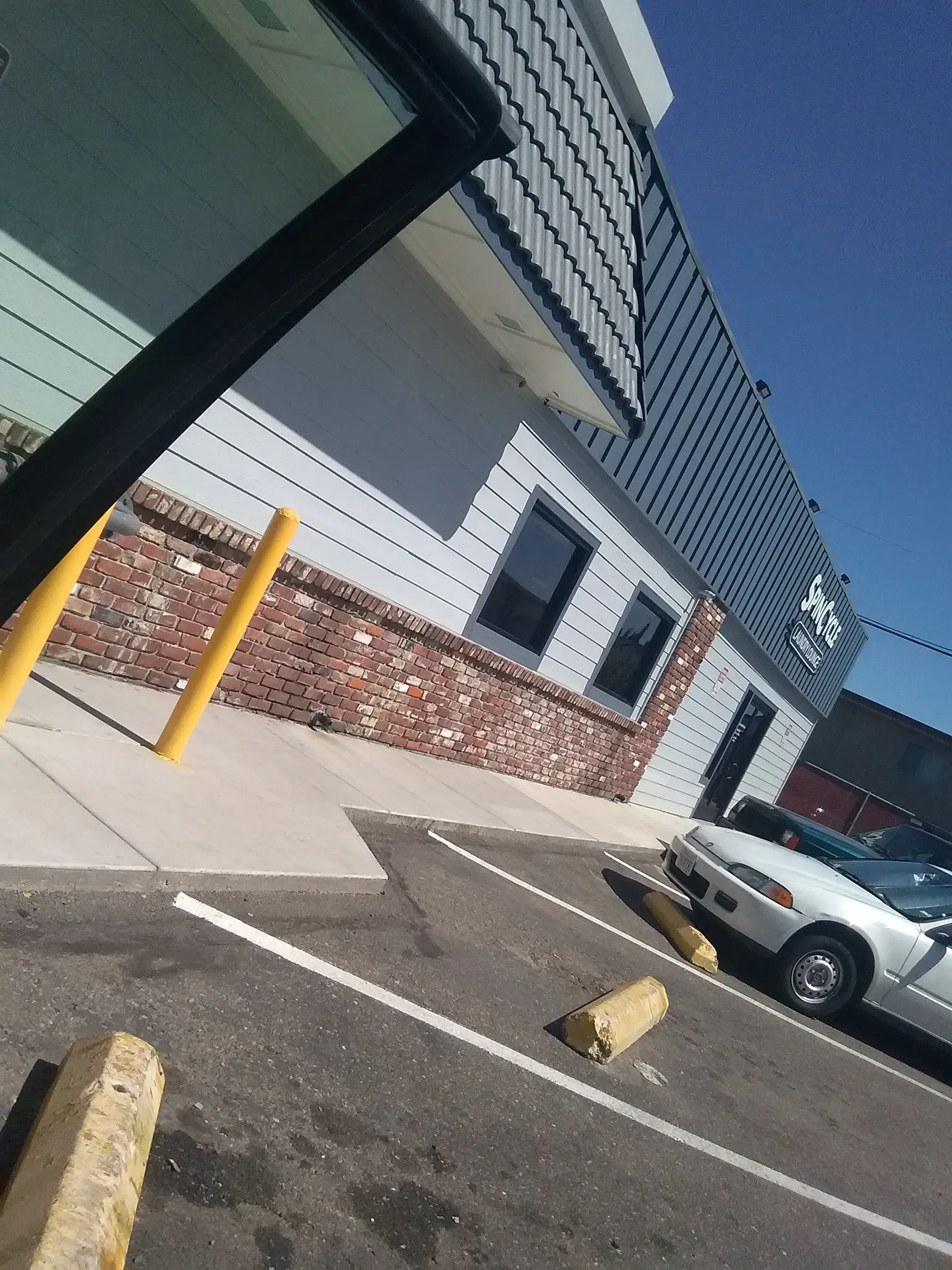 Spin Cycle Laundry Lounge - Image 8