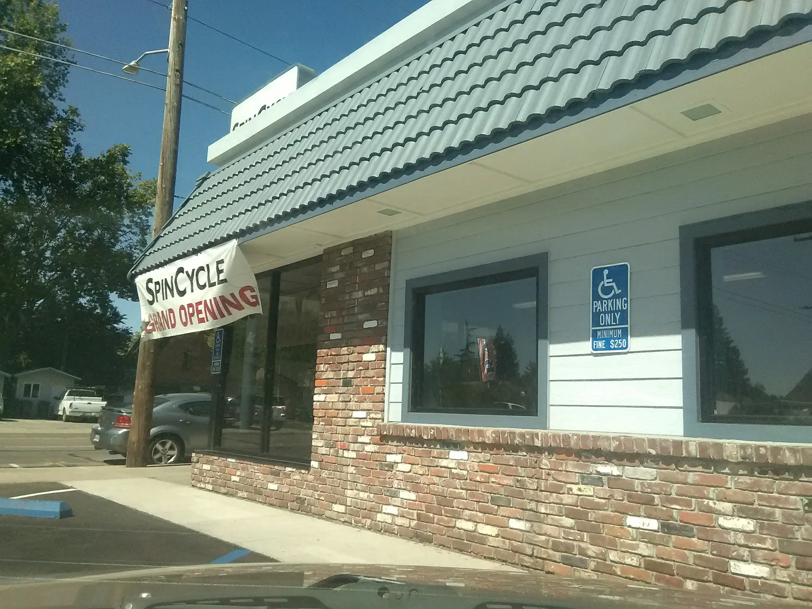 Spin Cycle Laundry Lounge - Image 16