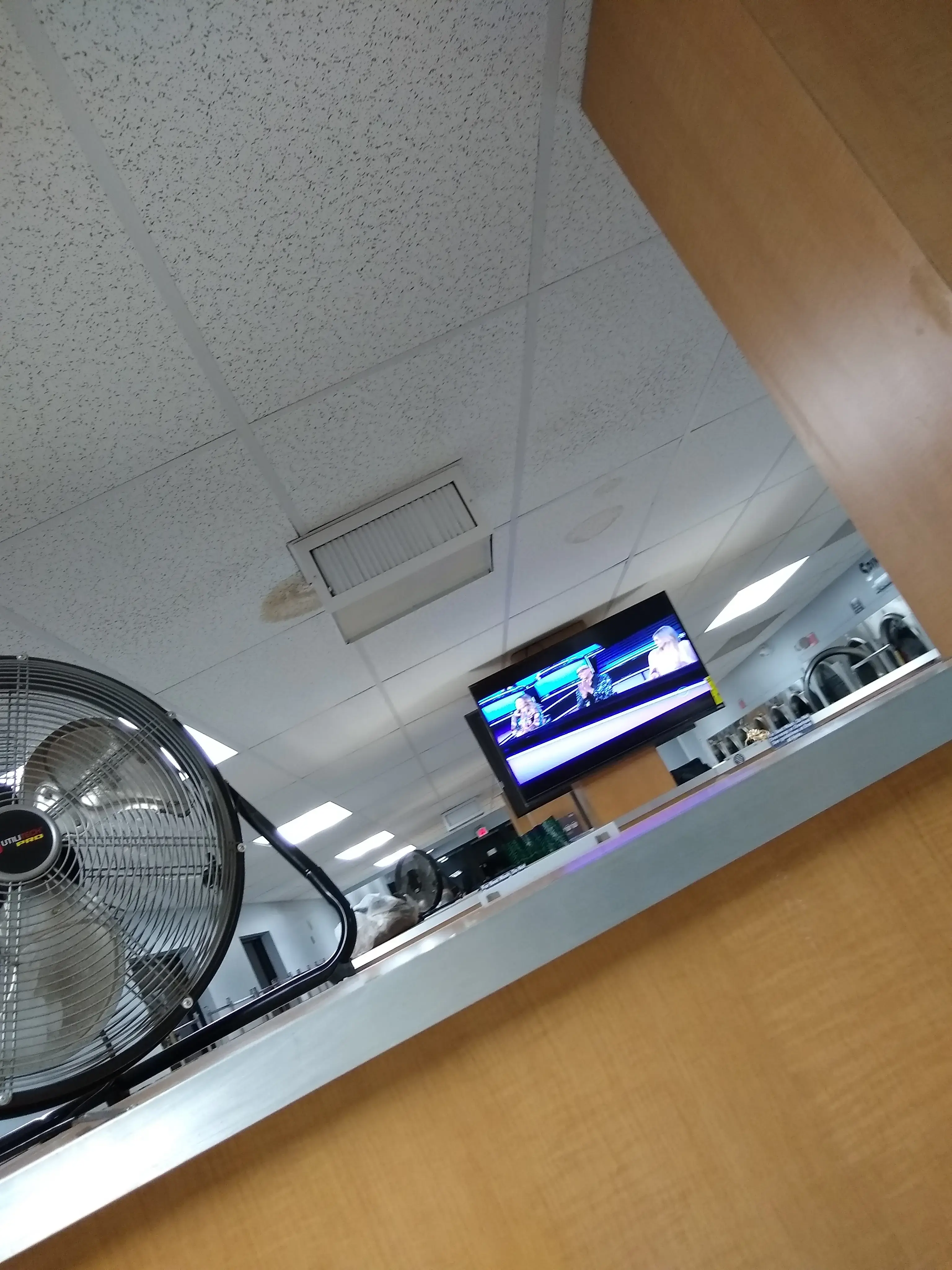 Spin Cycle Laundry Lounge - Image 12