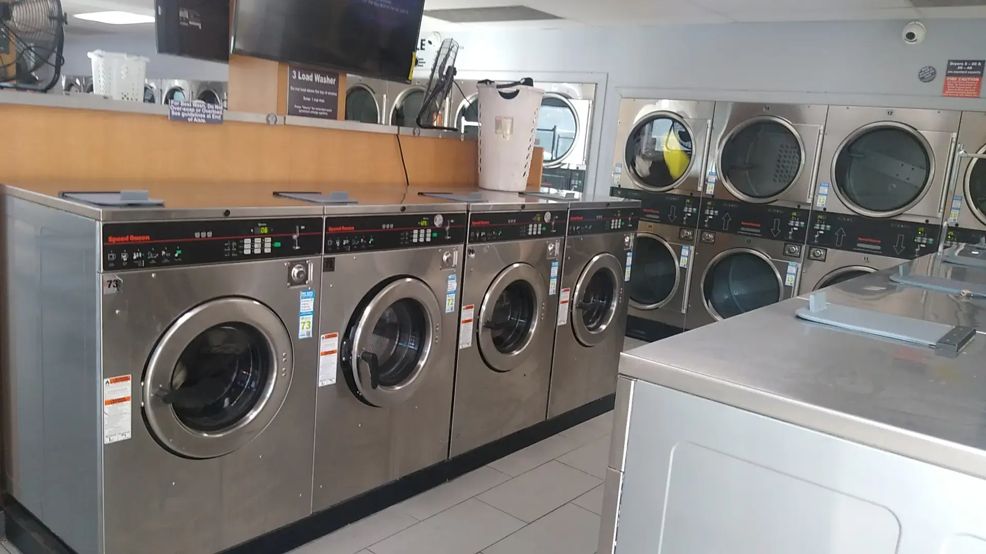 Spin Cycle Laundry Lounge - Image 2