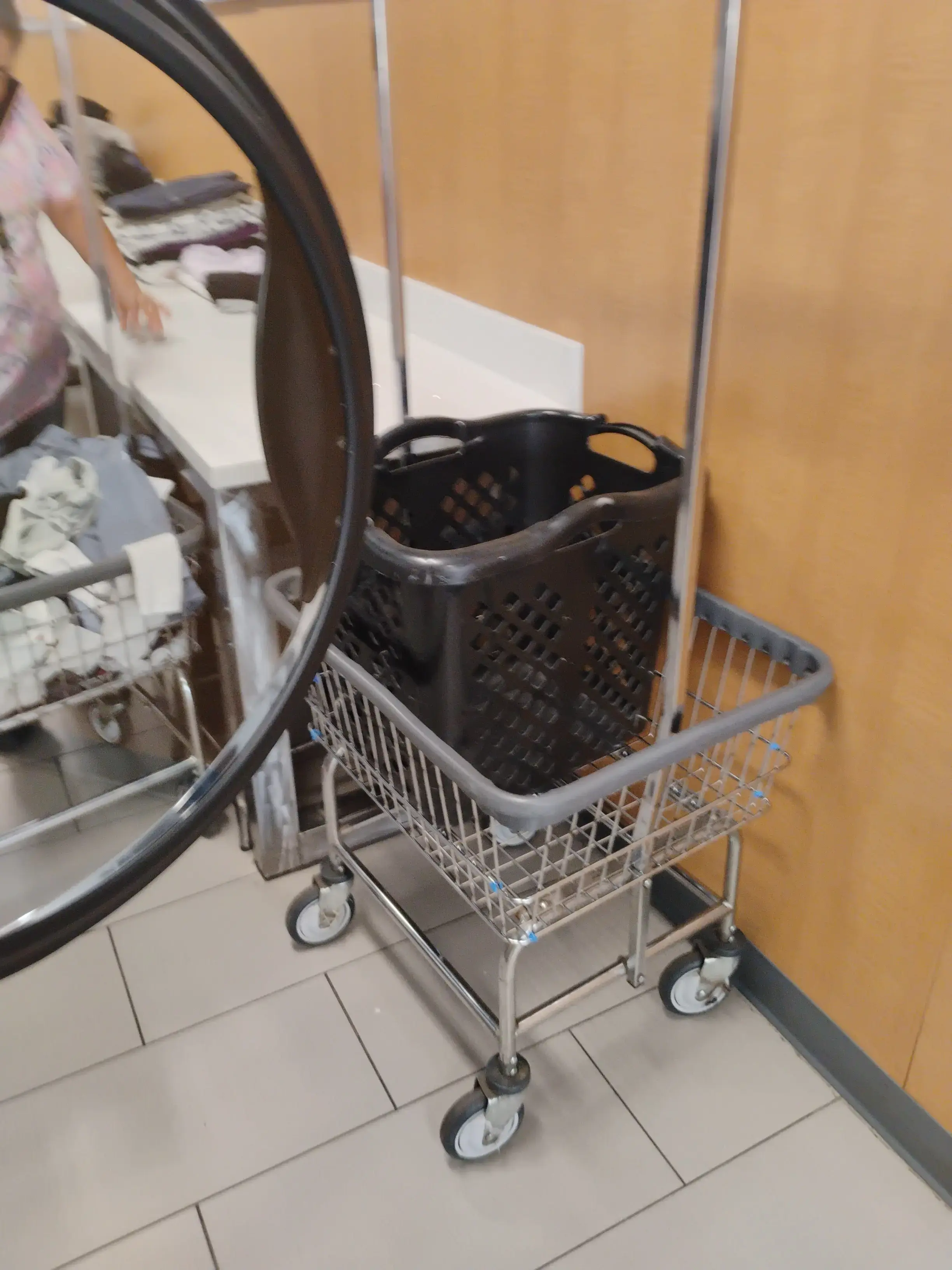 Spin Cycle Laundry Lounge - Image 7
