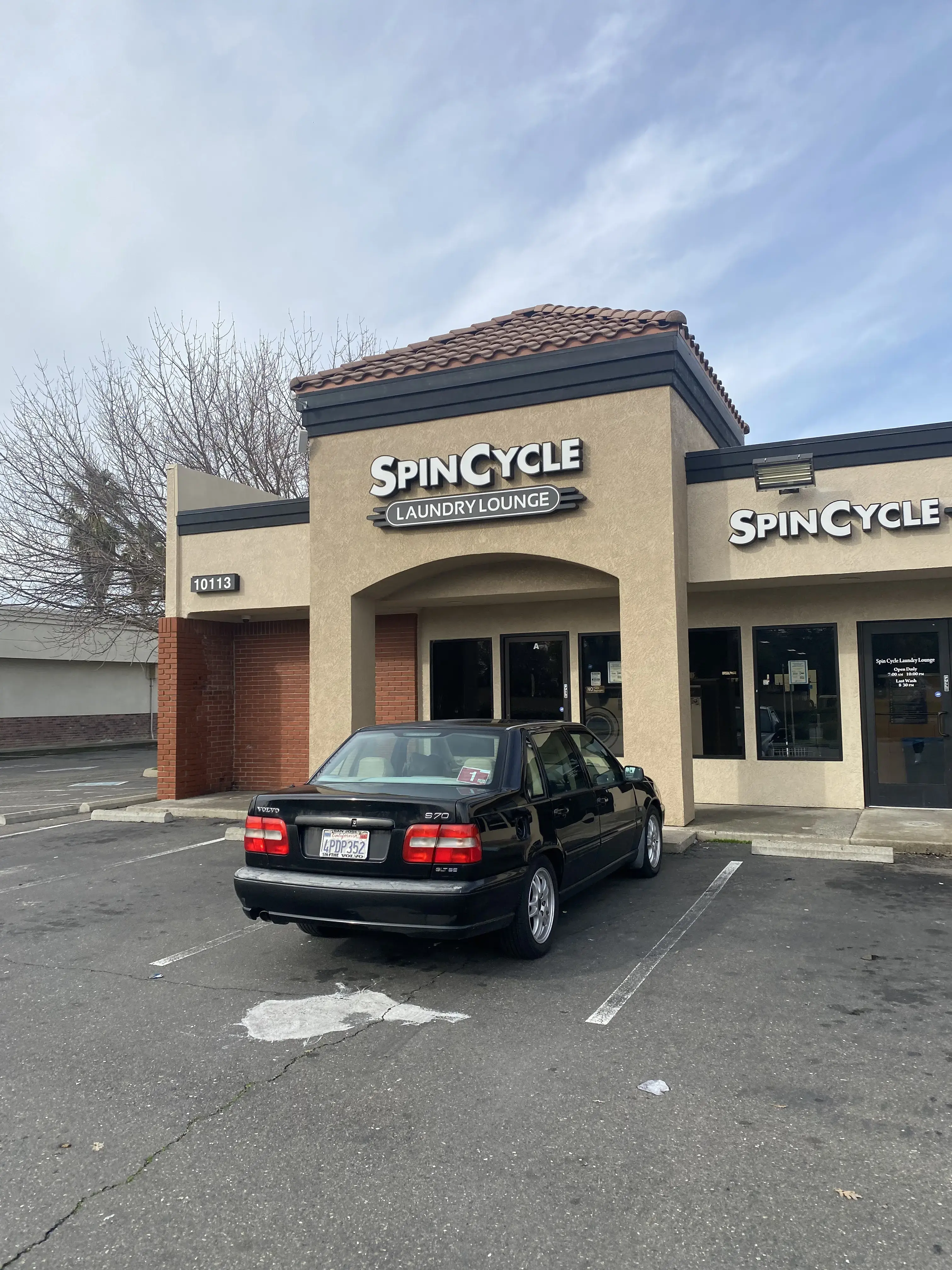 Spin Cycle Laundry Lounge thumbnail 3