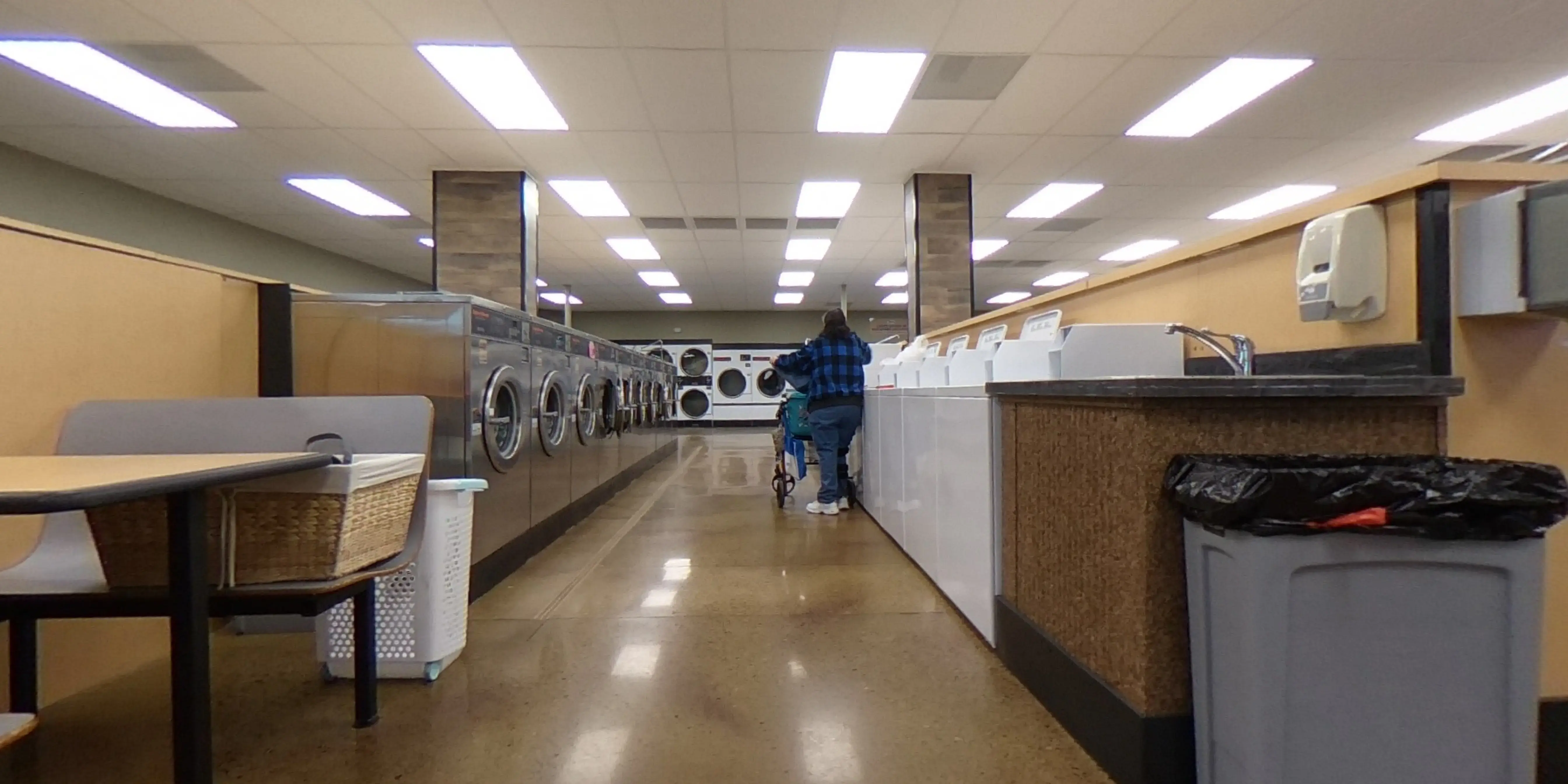 Spin Fresh Laundromat - Image 19