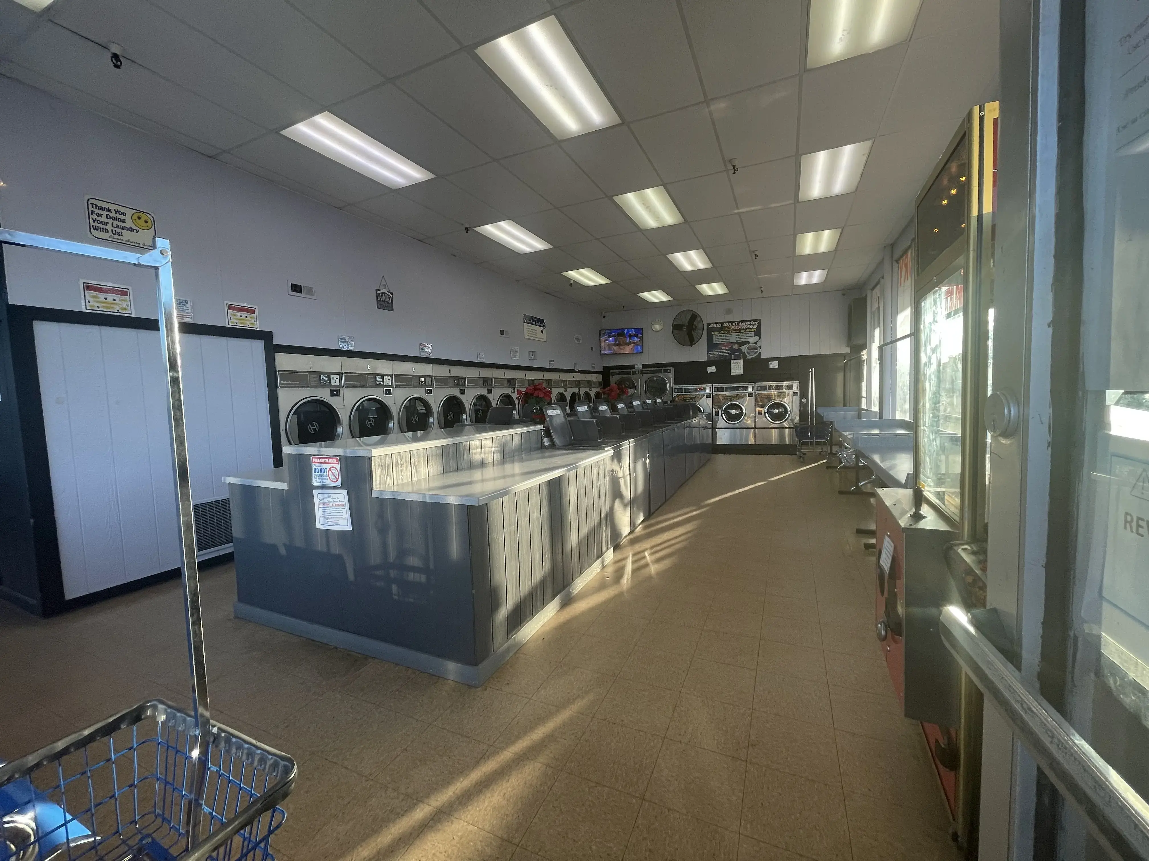 Spin Kemp Laundromat - Image 17