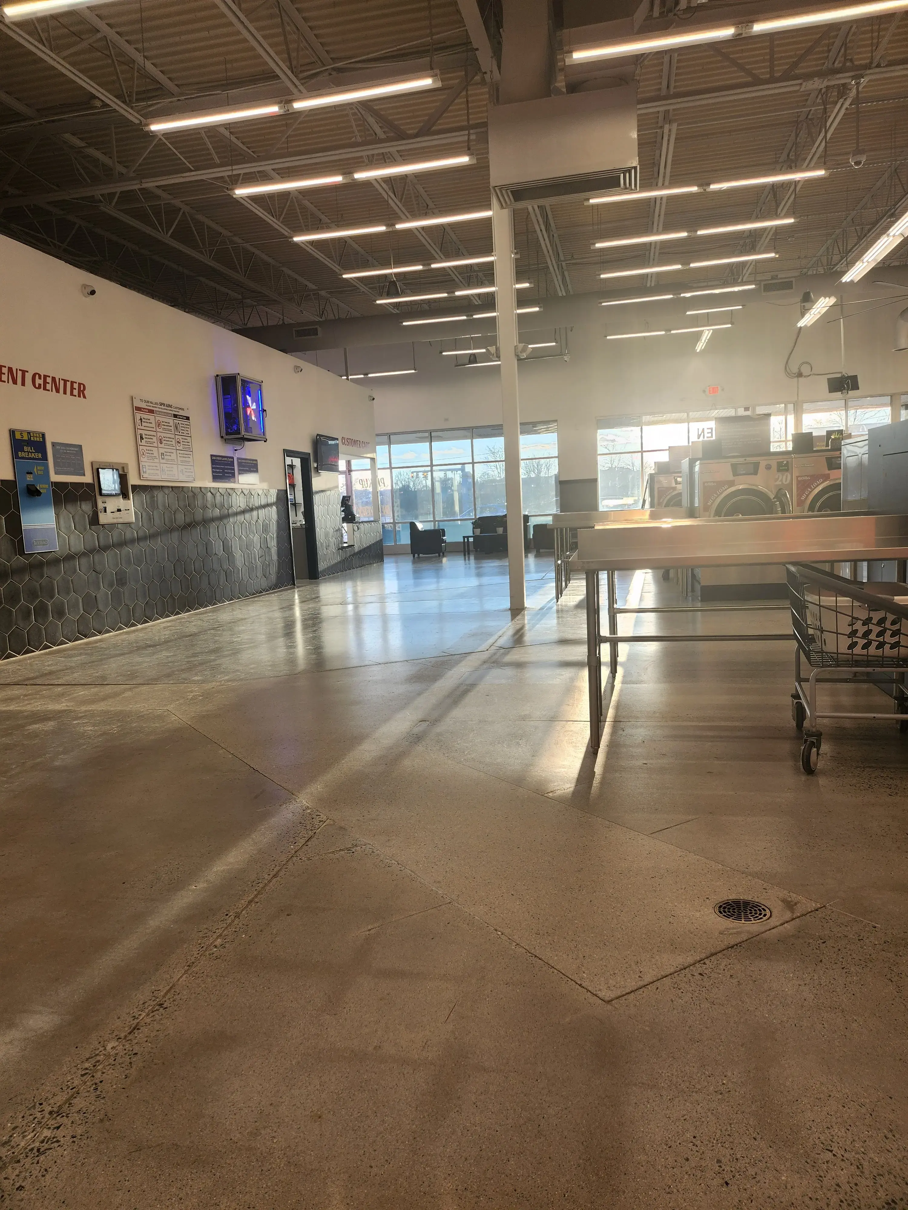 Spin King Laundromat - Image 14