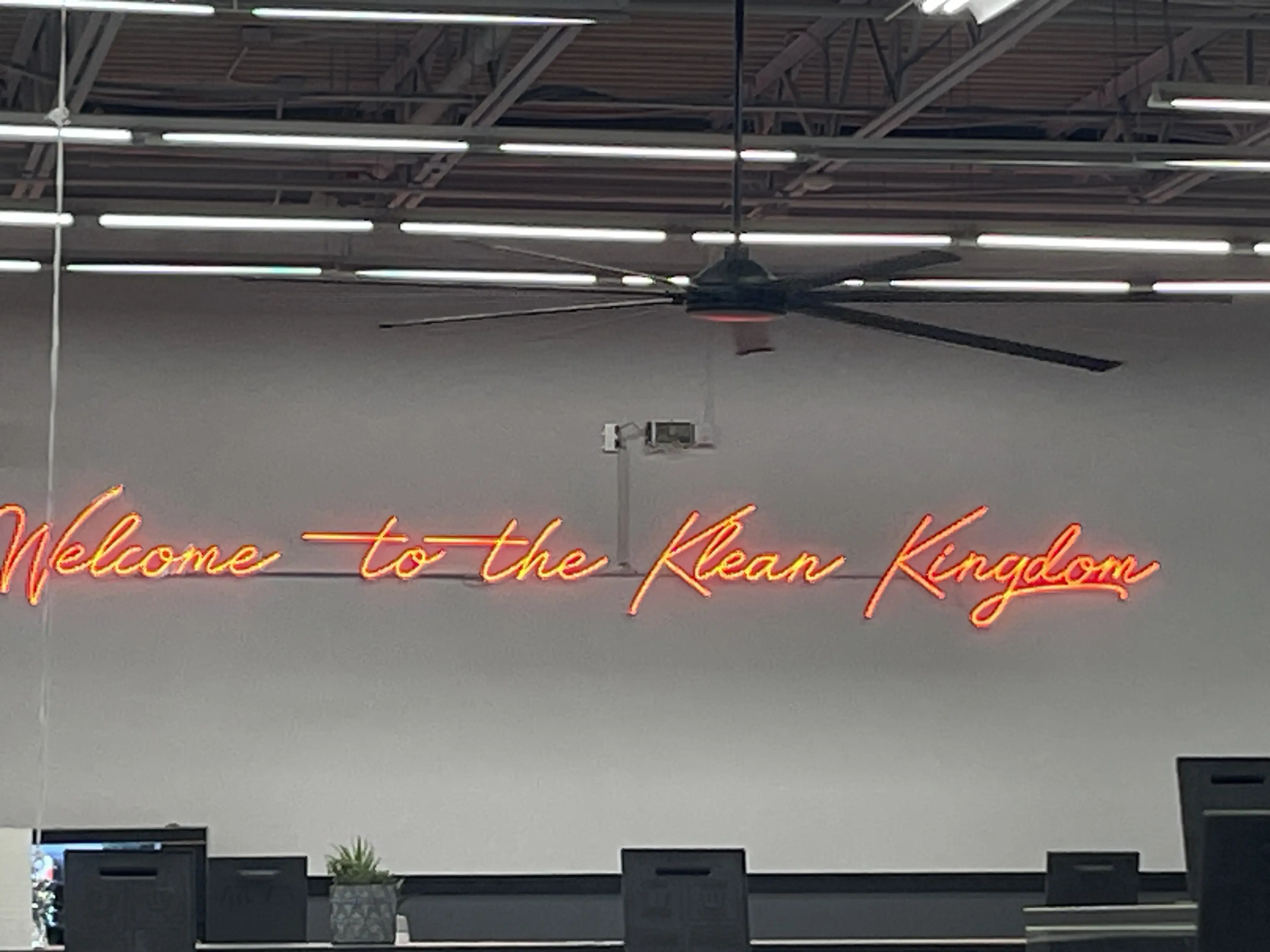 Spin King Laundromat thumbnail 5