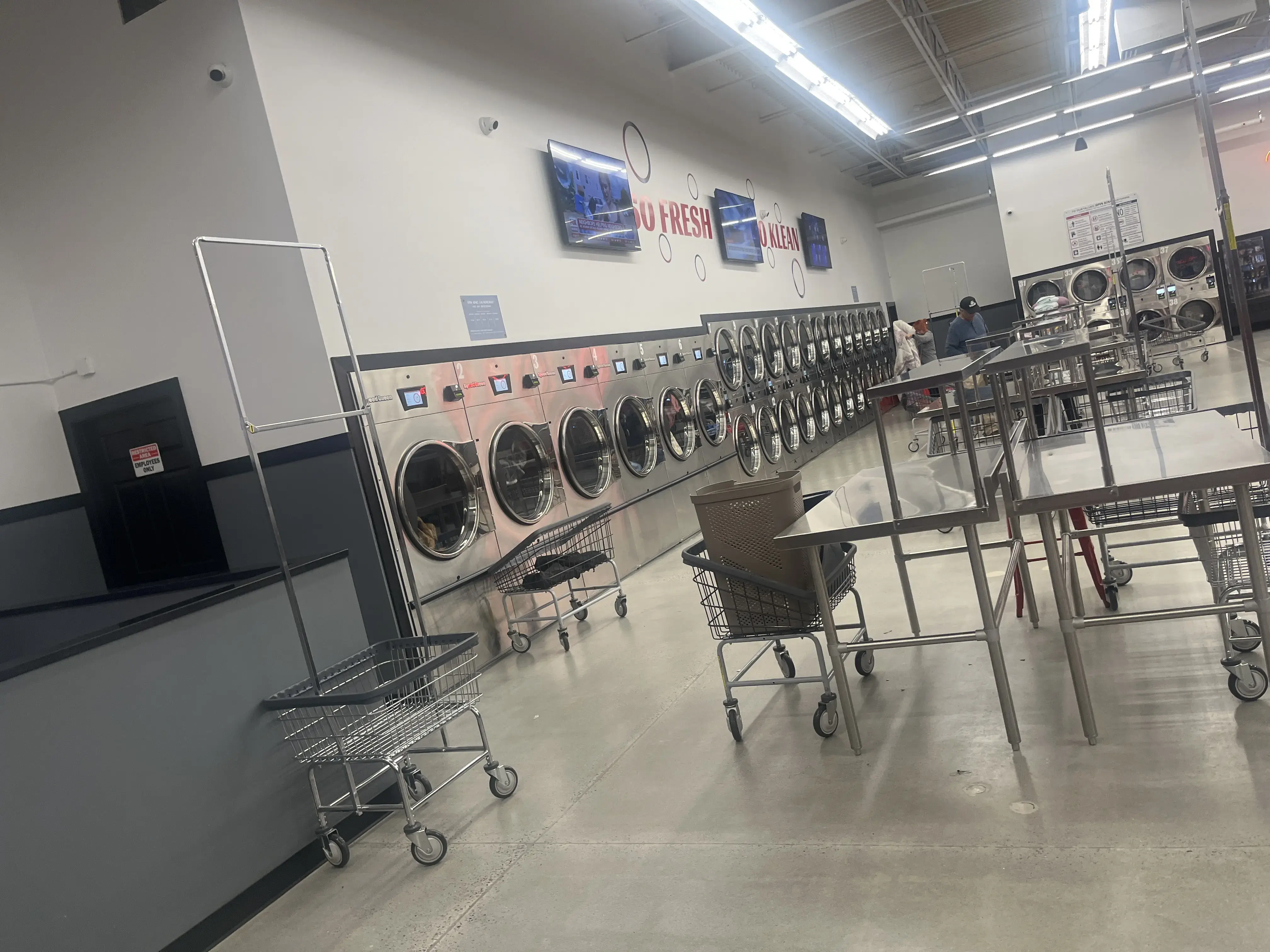 Spin King Laundromat - Image 17
