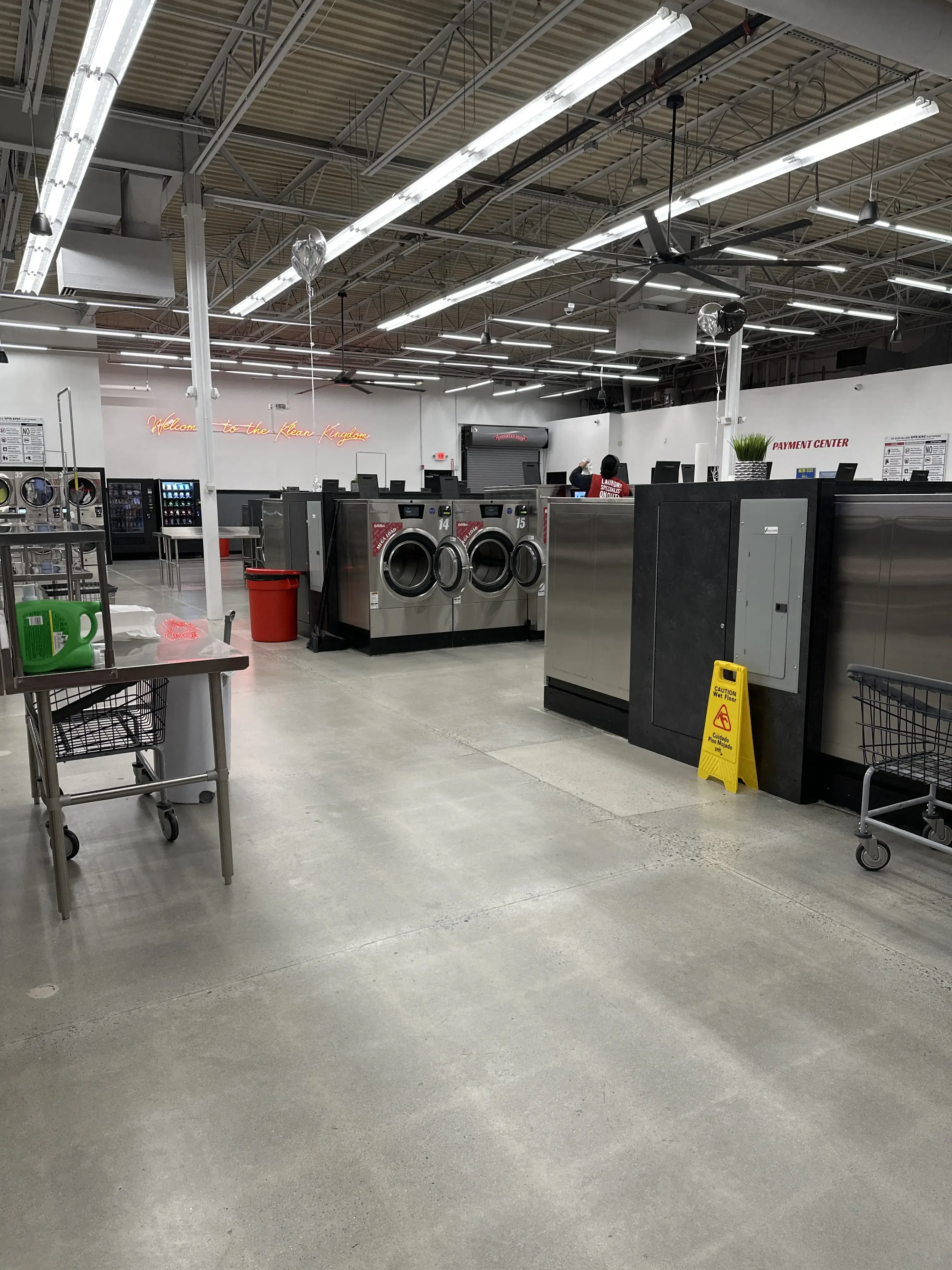 Spin King Laundromat thumbnail 19