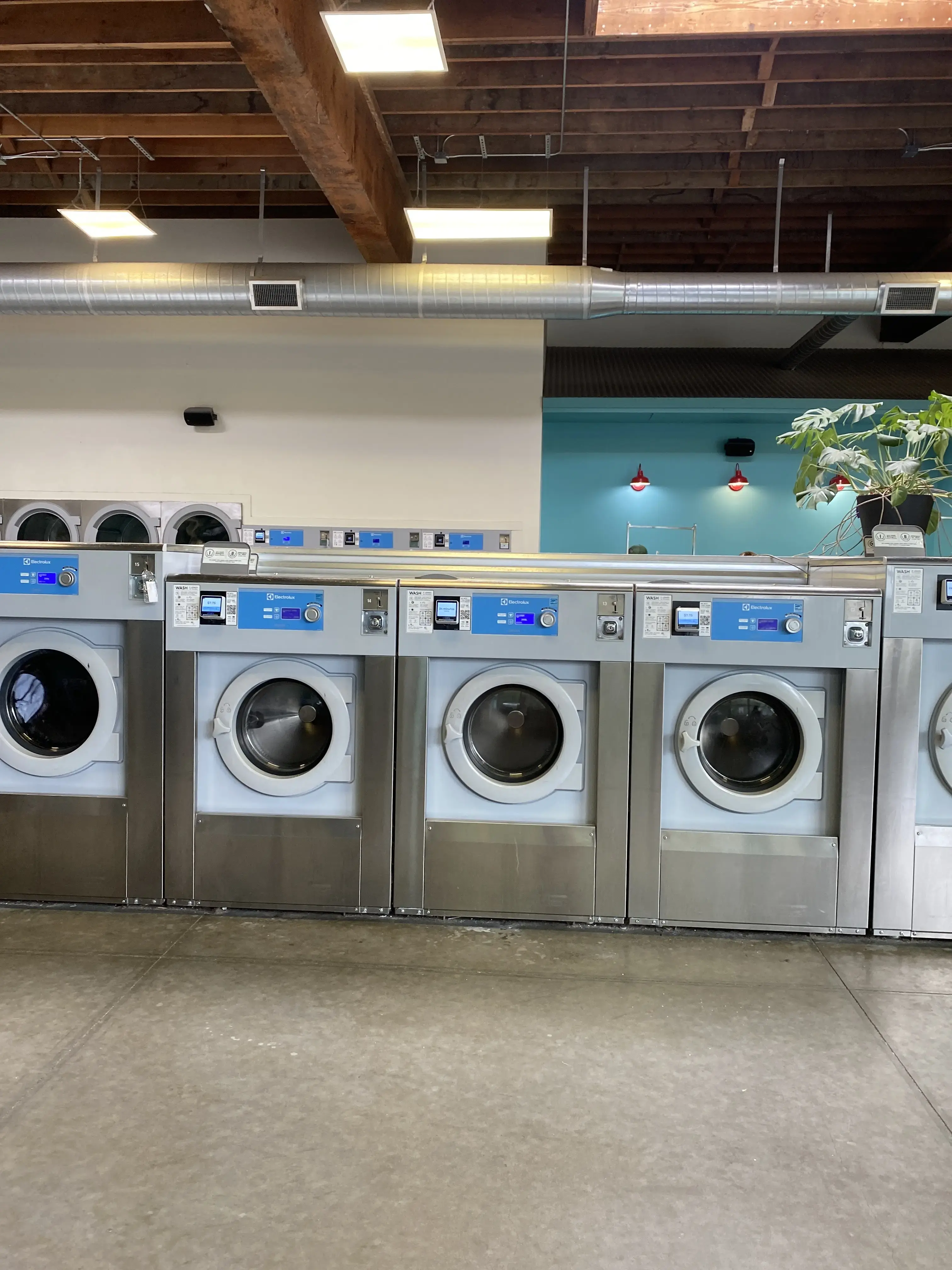 Spin Laundry Lounge thumbnail 5