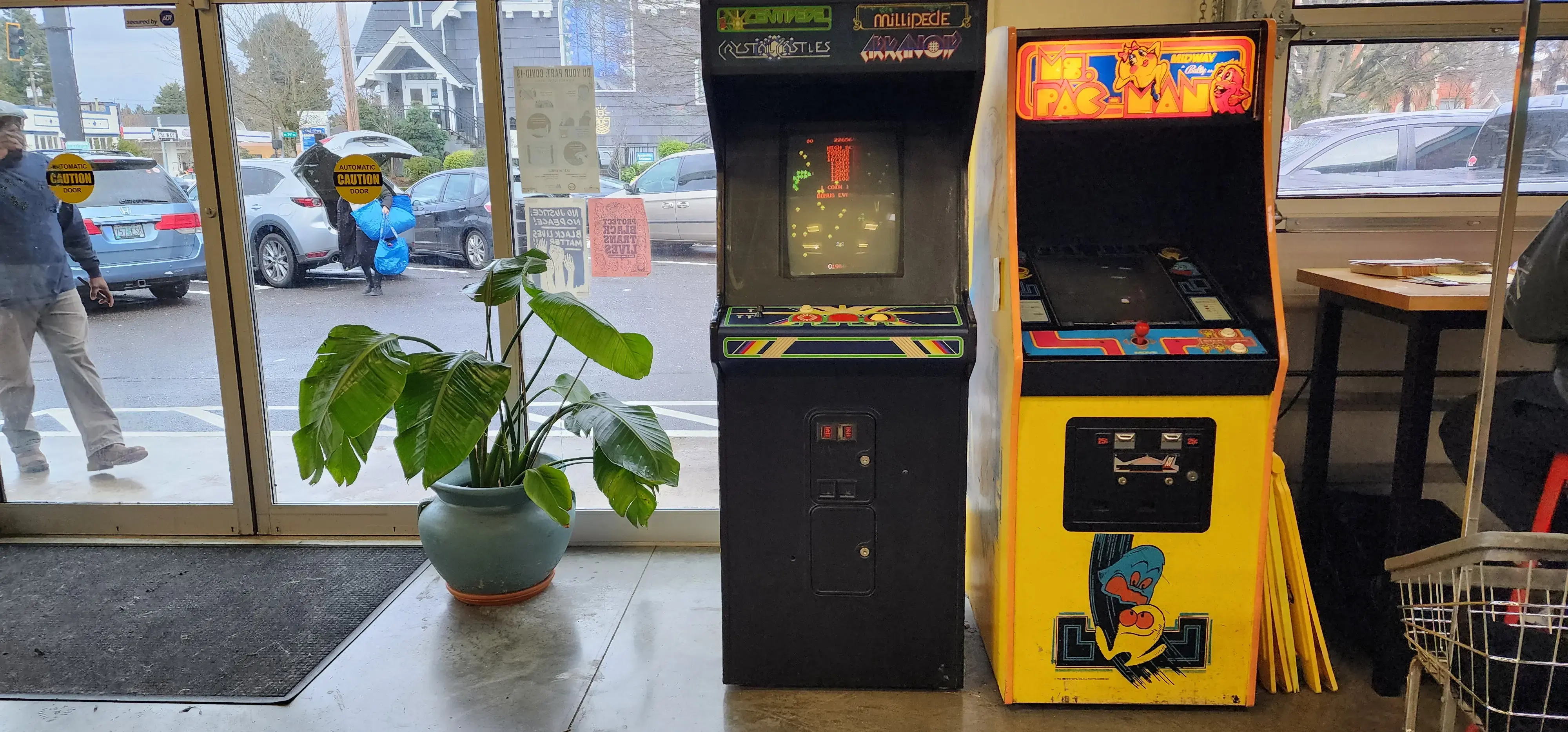 Spin Laundry Lounge - Image 7