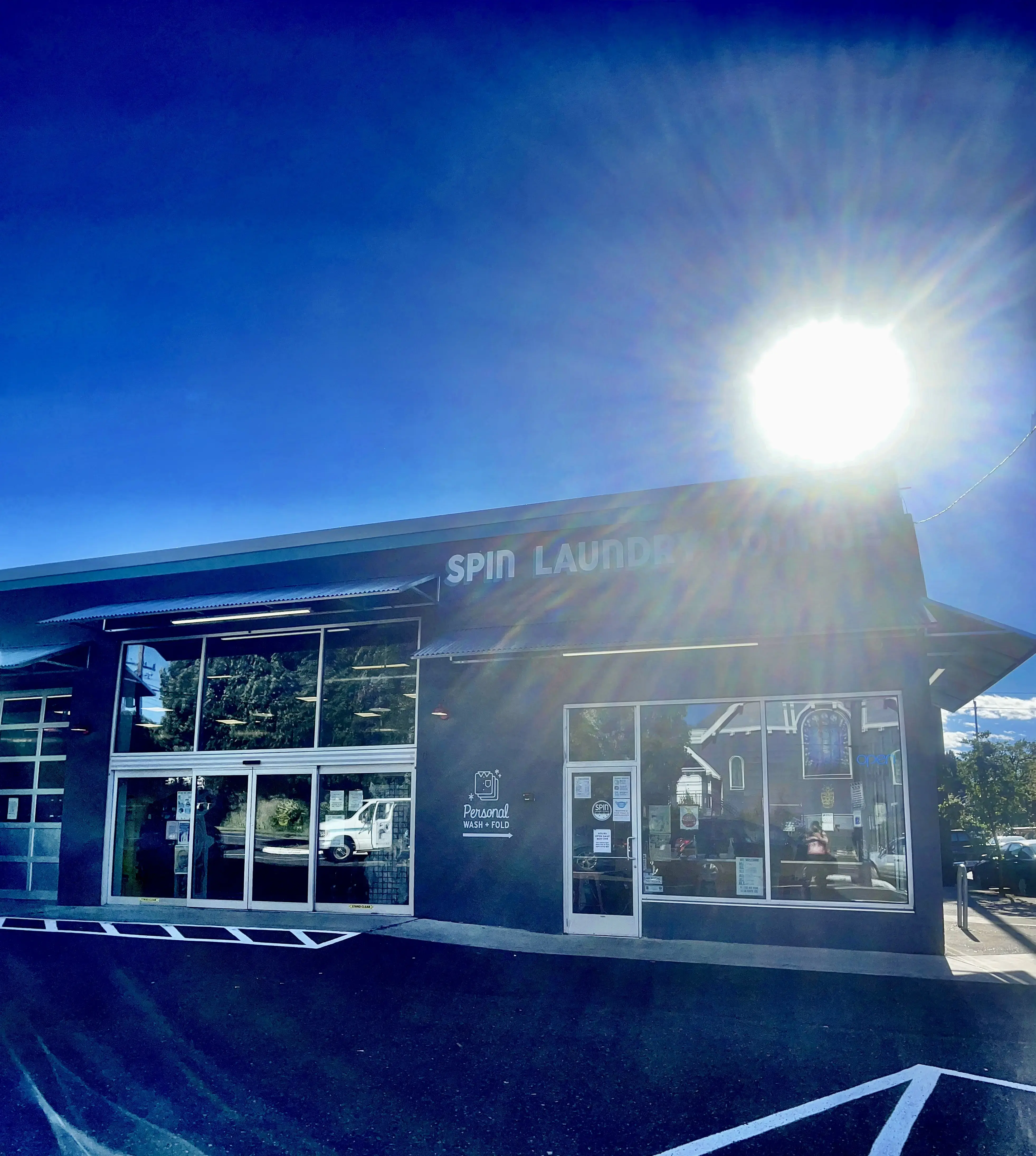 Spin Laundry Lounge - Image 2