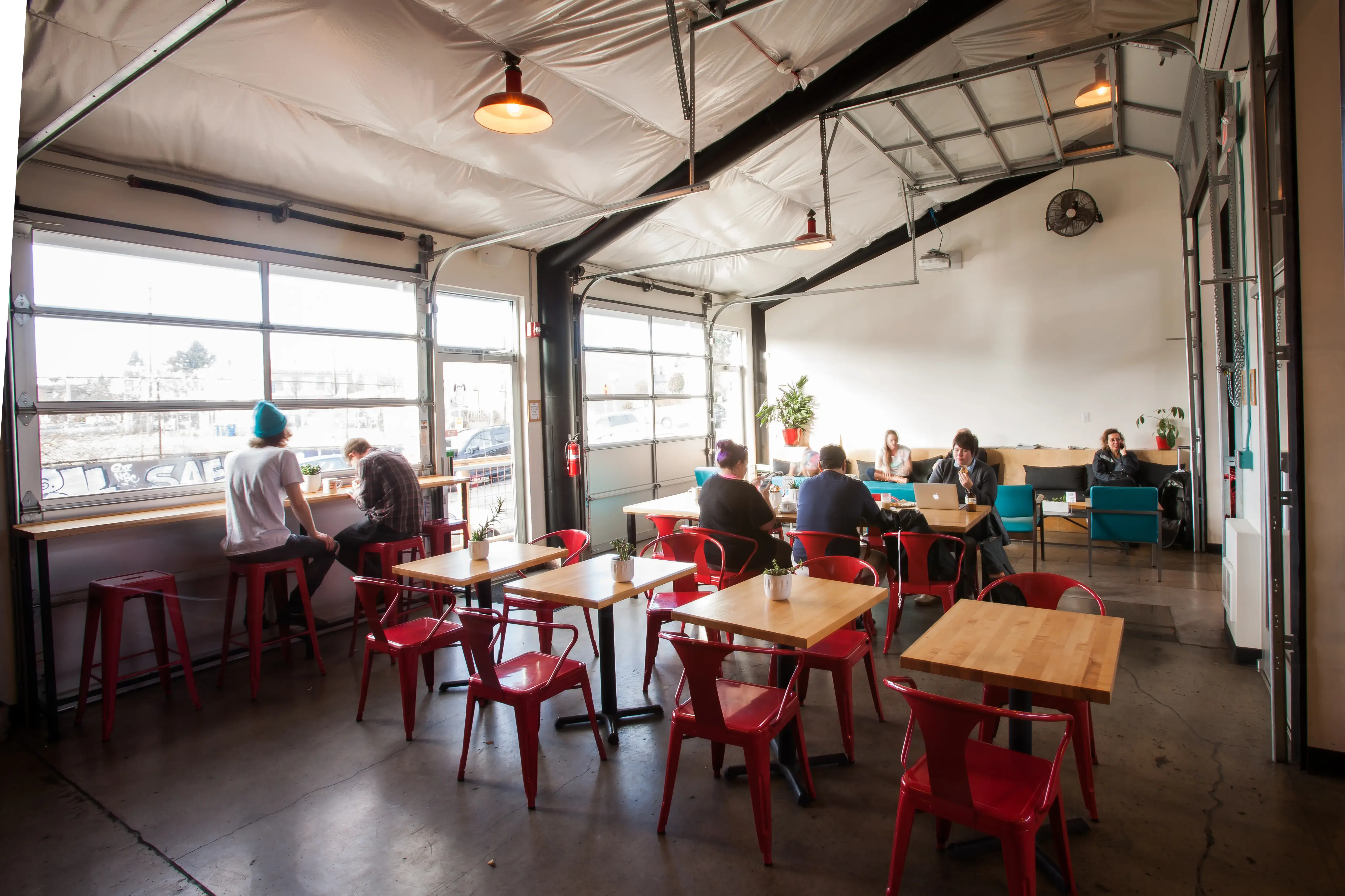 Spin Laundry Lounge - Image 7