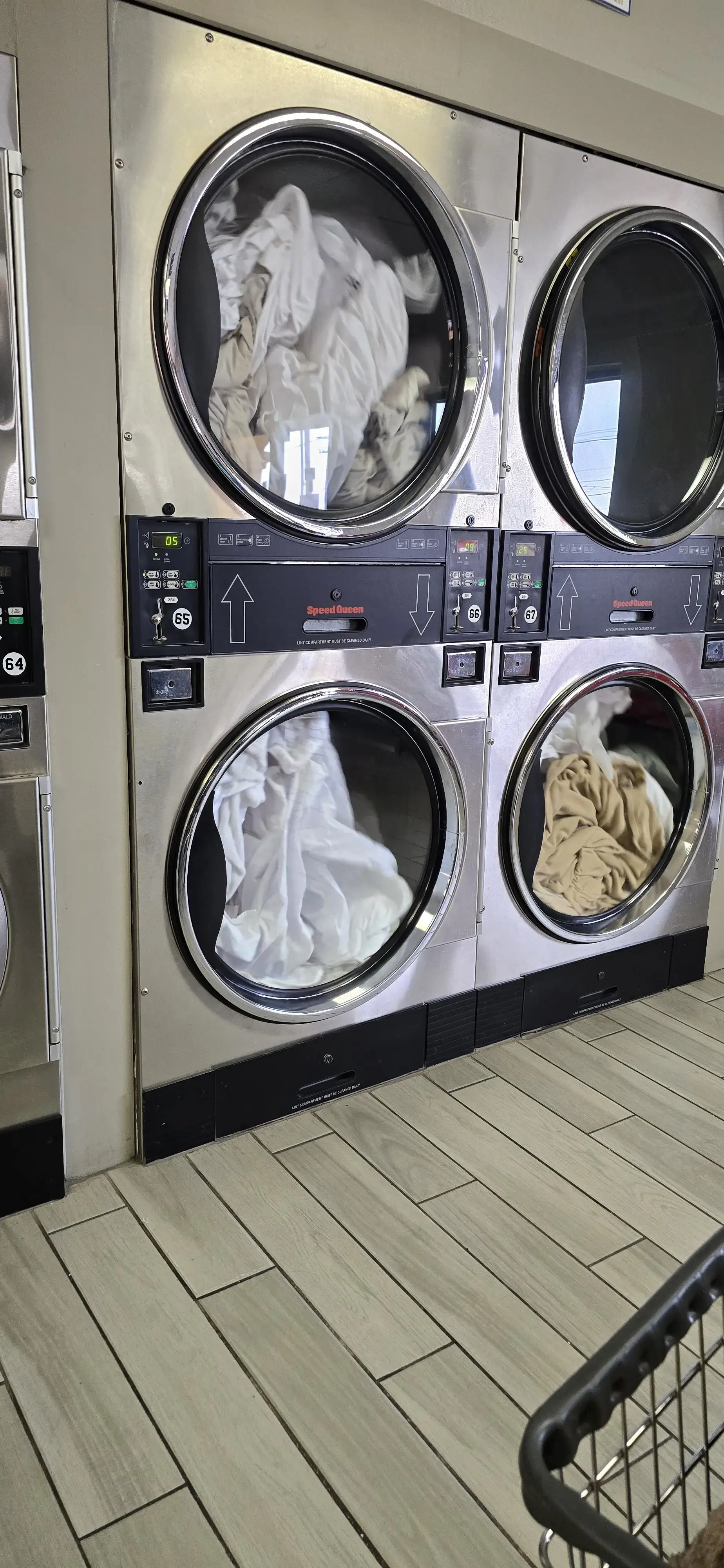 Spin Plus Laundromat thumbnail 17