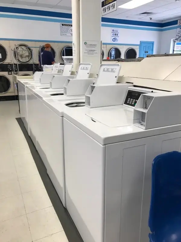 Spin Plus Laundromat - Image 19