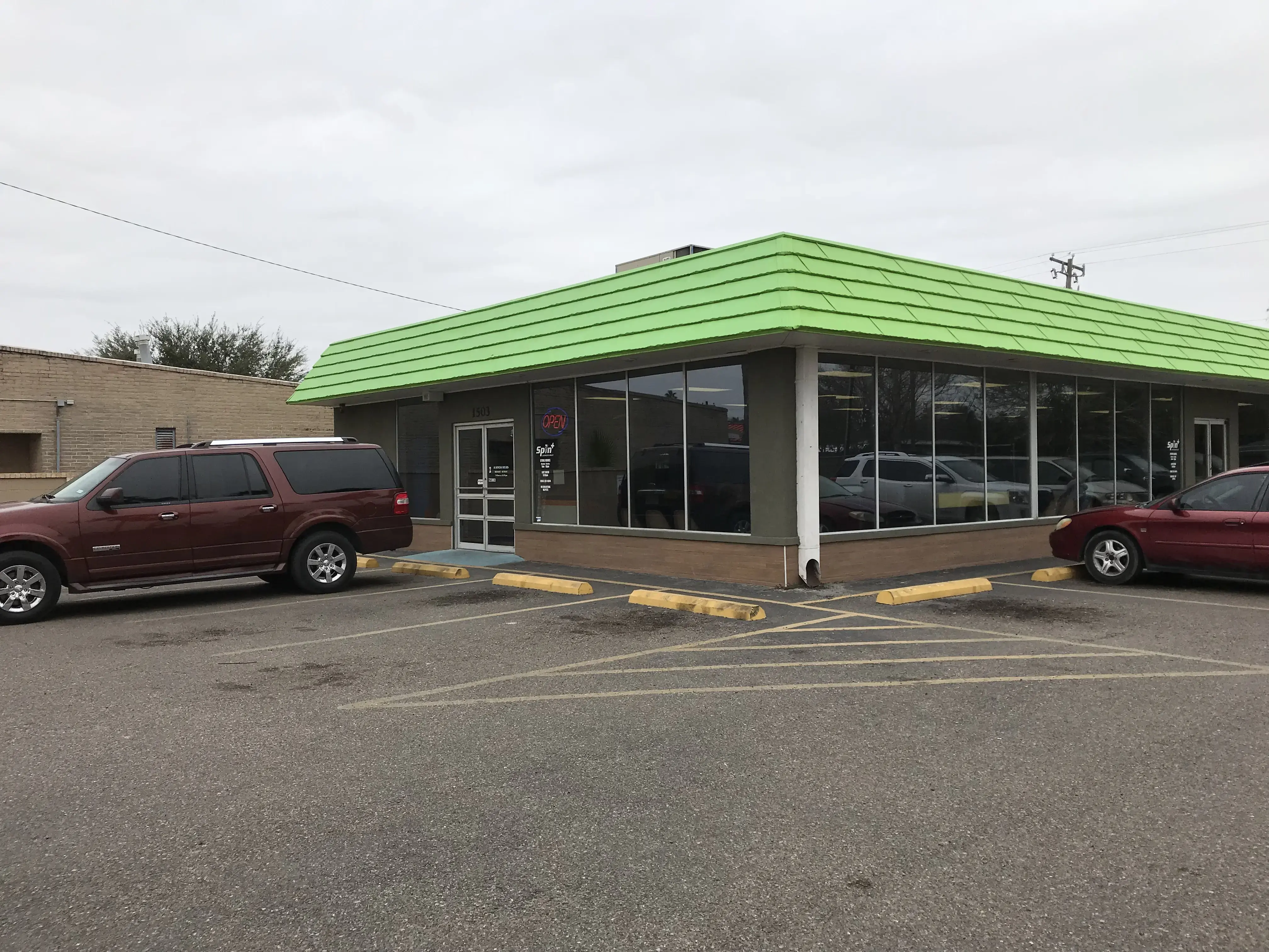 Spin Plus Laundromat - Image 4