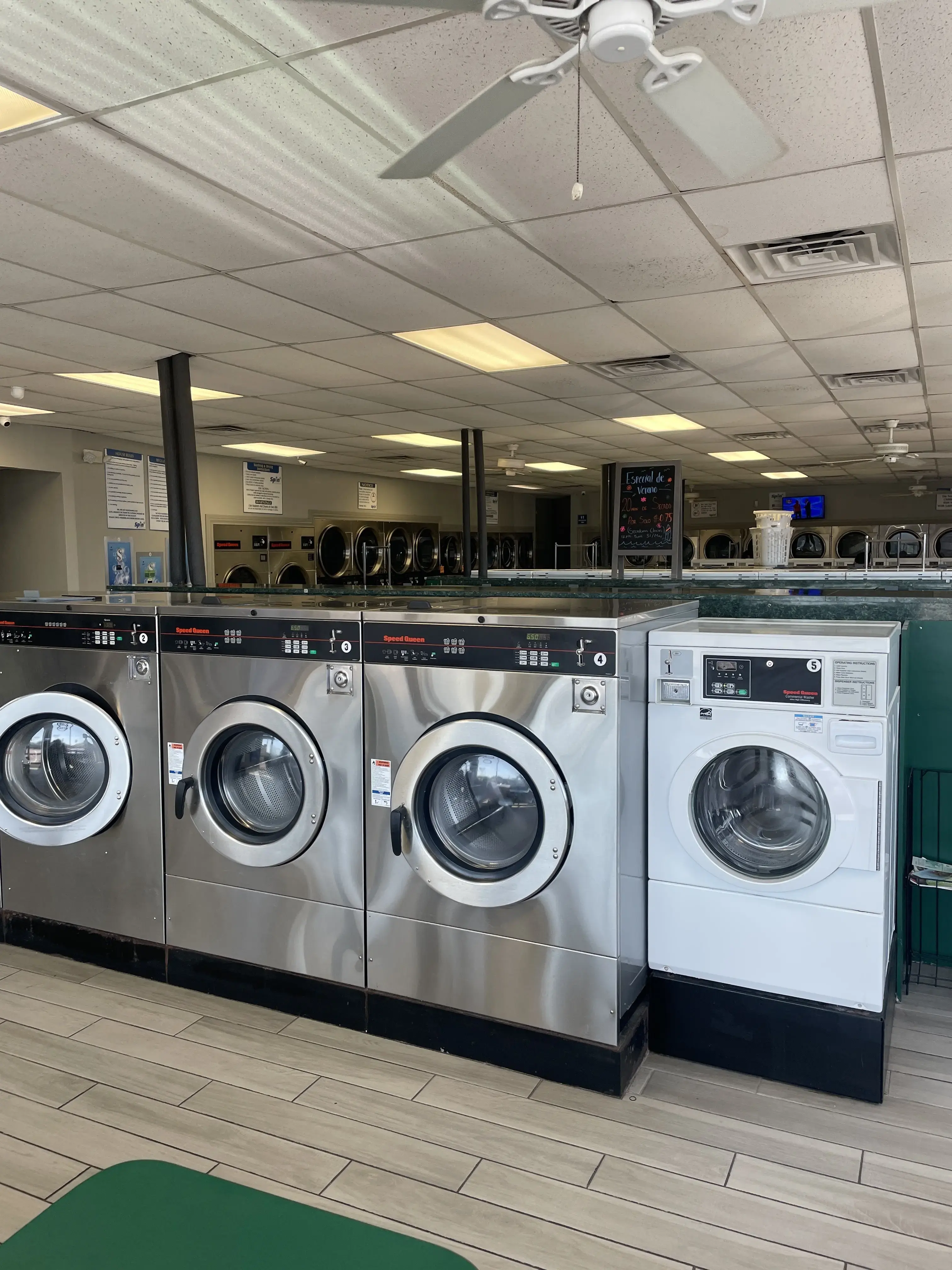 Spin Plus Laundromat thumbnail 3