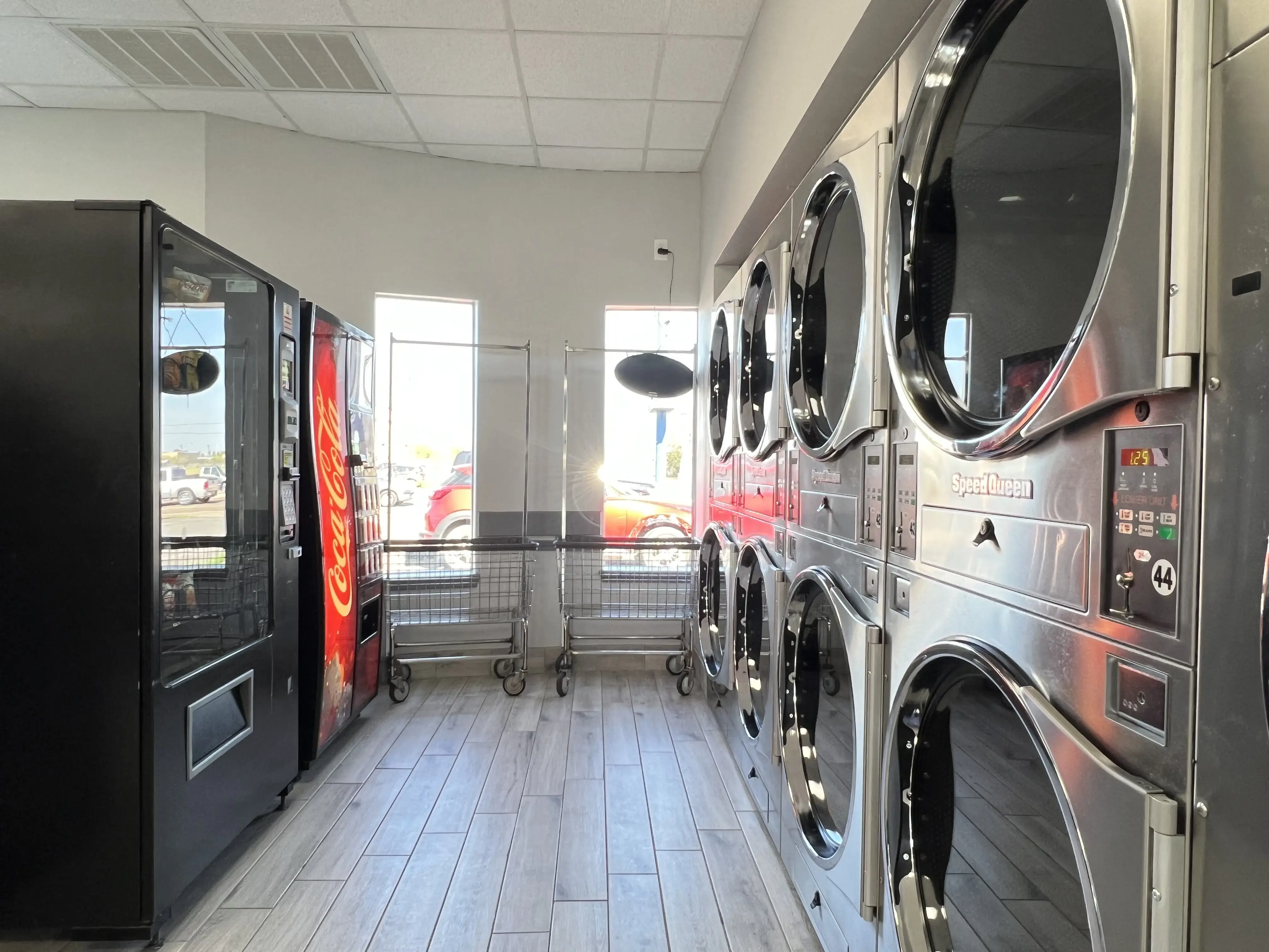 Spin Plus Laundromat - Image 11