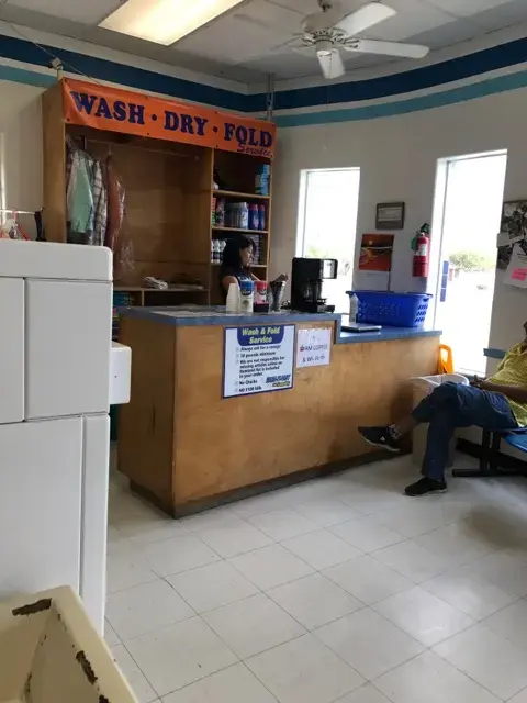 Spin Plus Laundromat - Image 13
