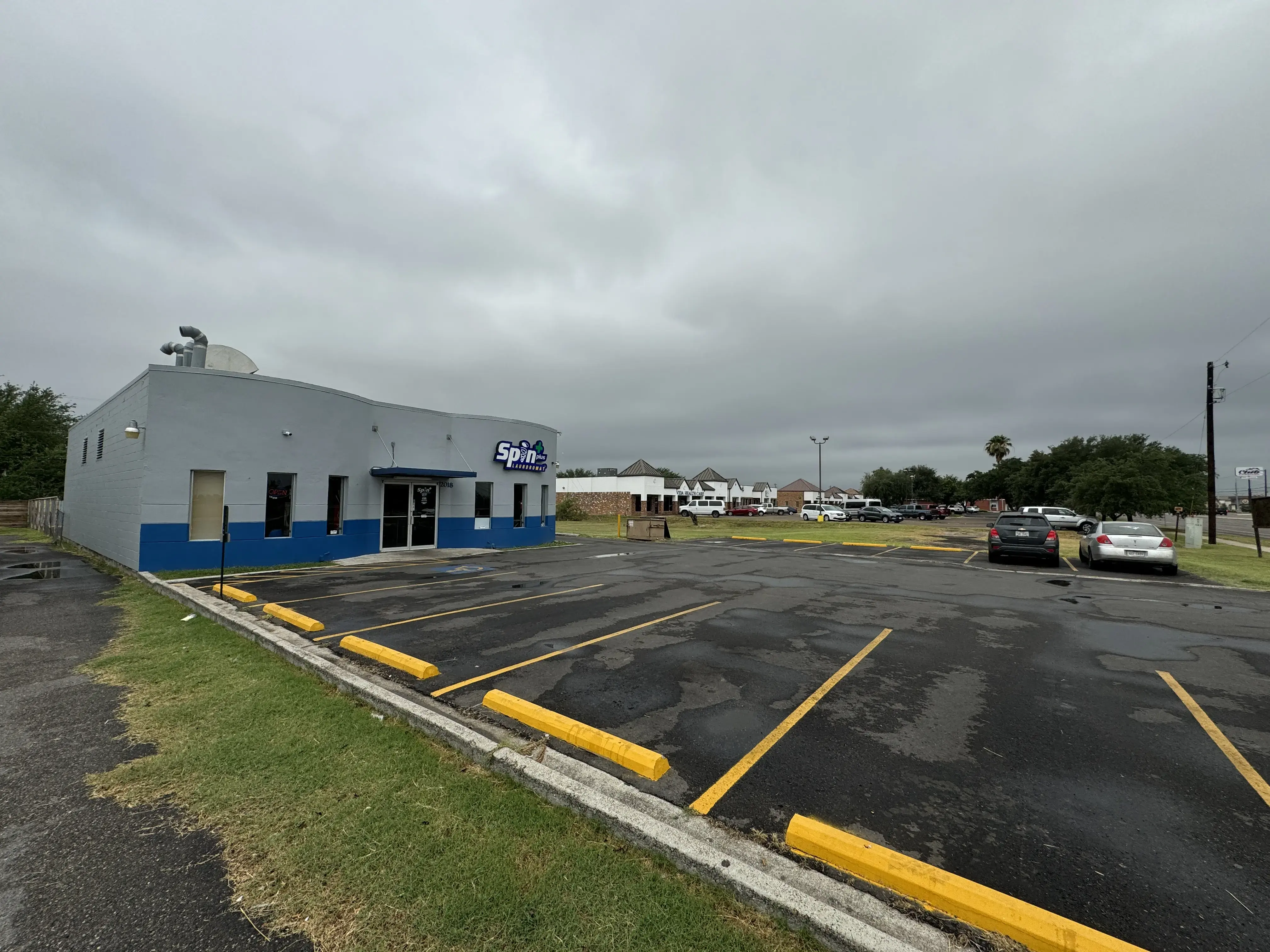 Spin Plus Laundromat thumbnail 8