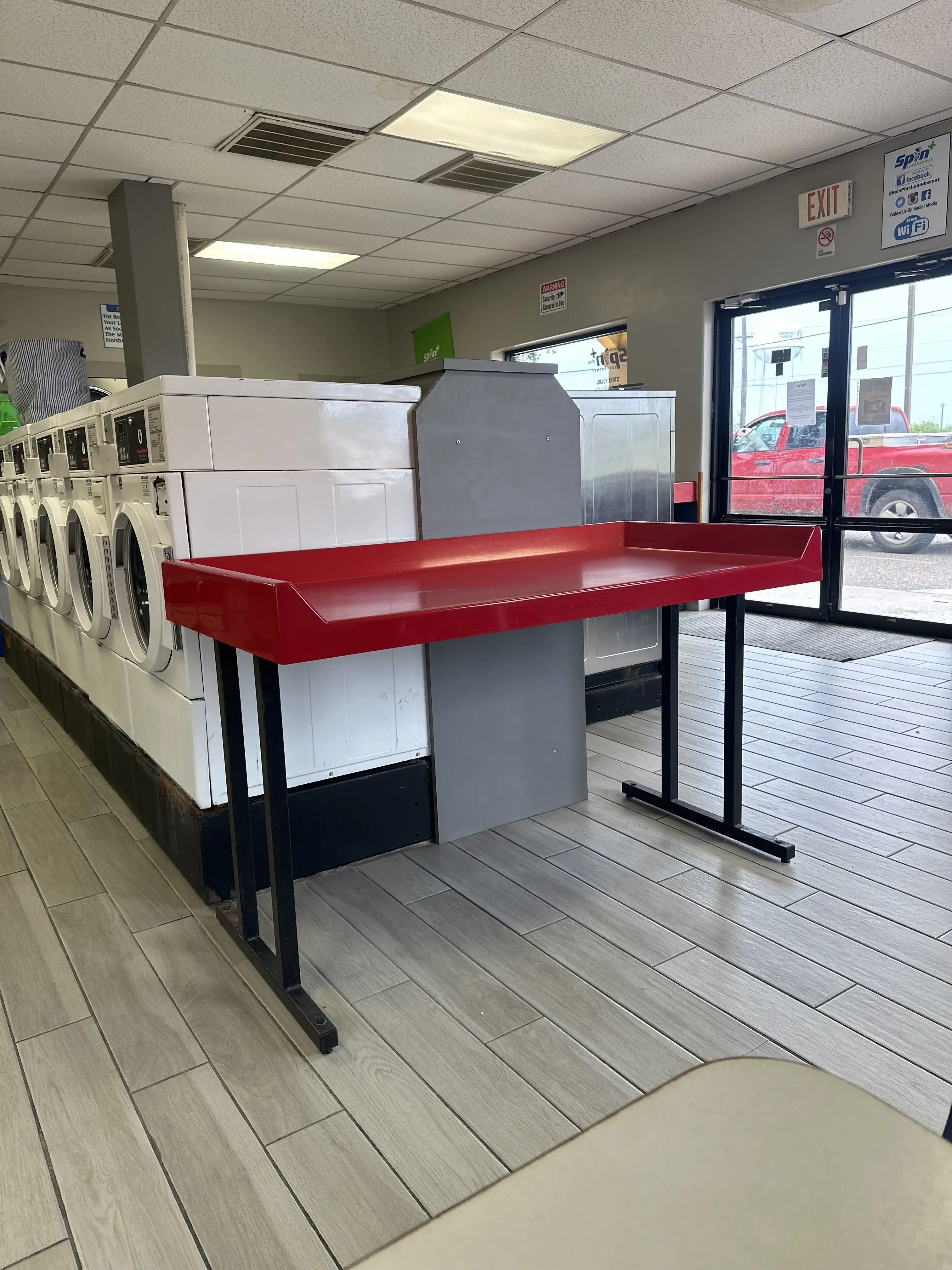 Spin Plus Laundromat thumbnail 13