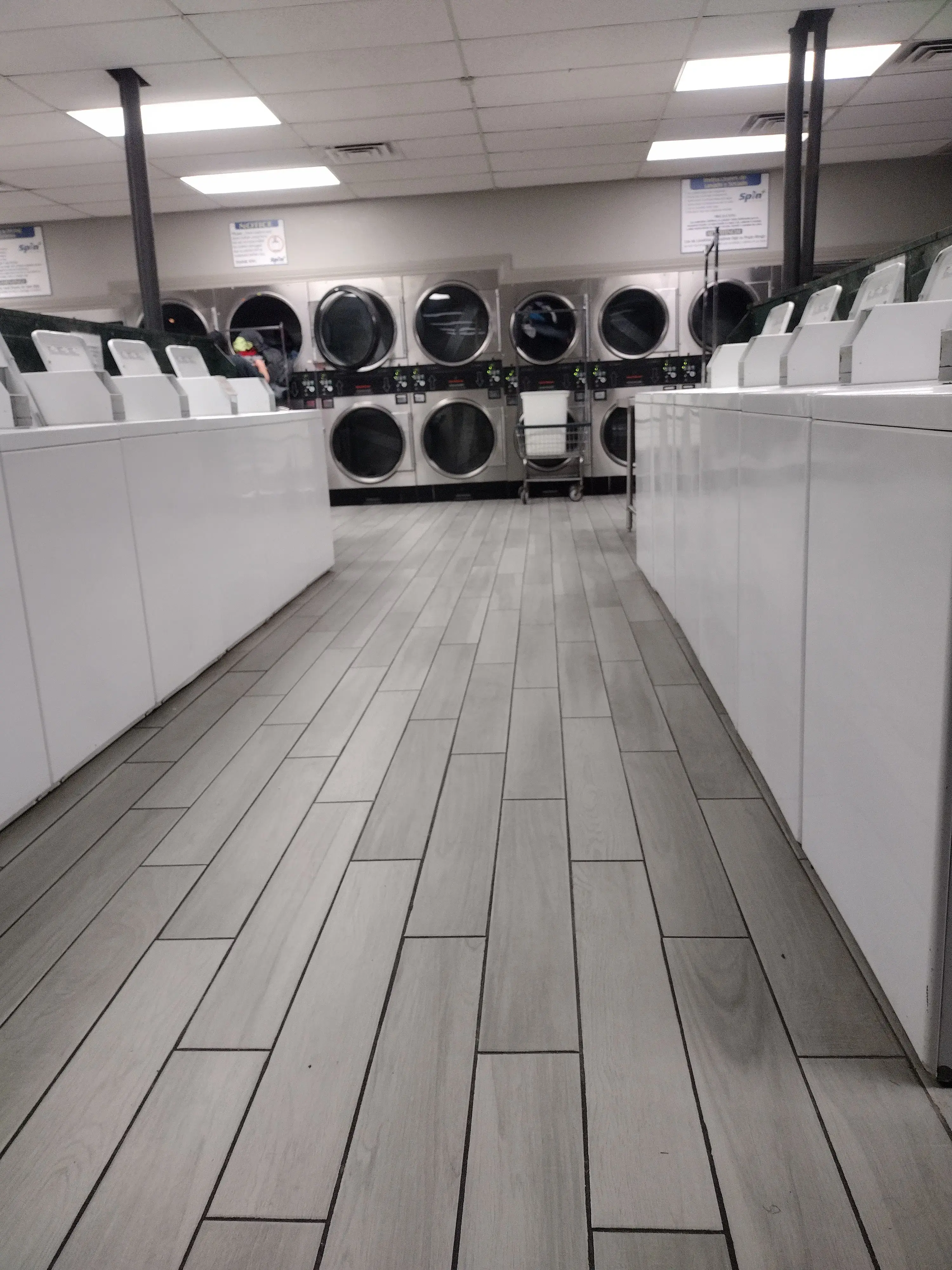 Spin Plus Laundromat thumbnail 9