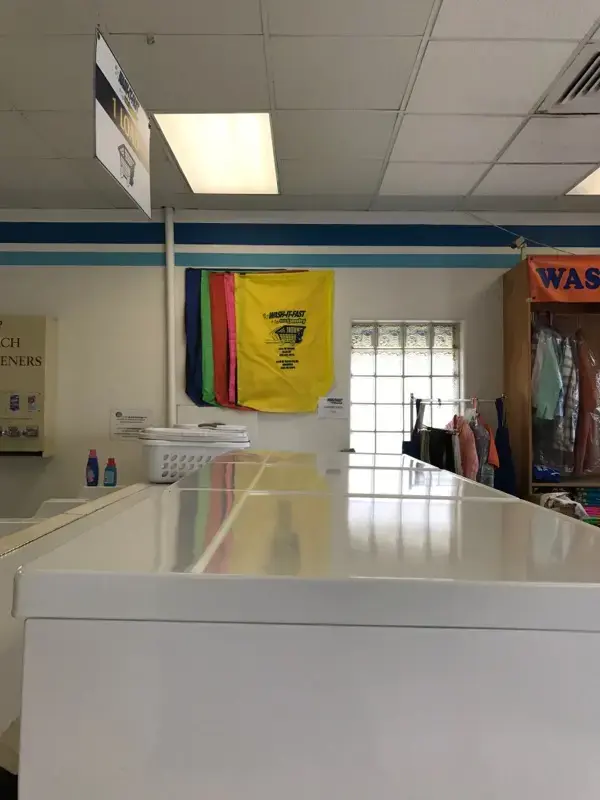 Spin Plus Laundromat - Image 17