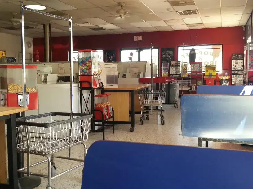 Spin Plus Laundromat - Image 11