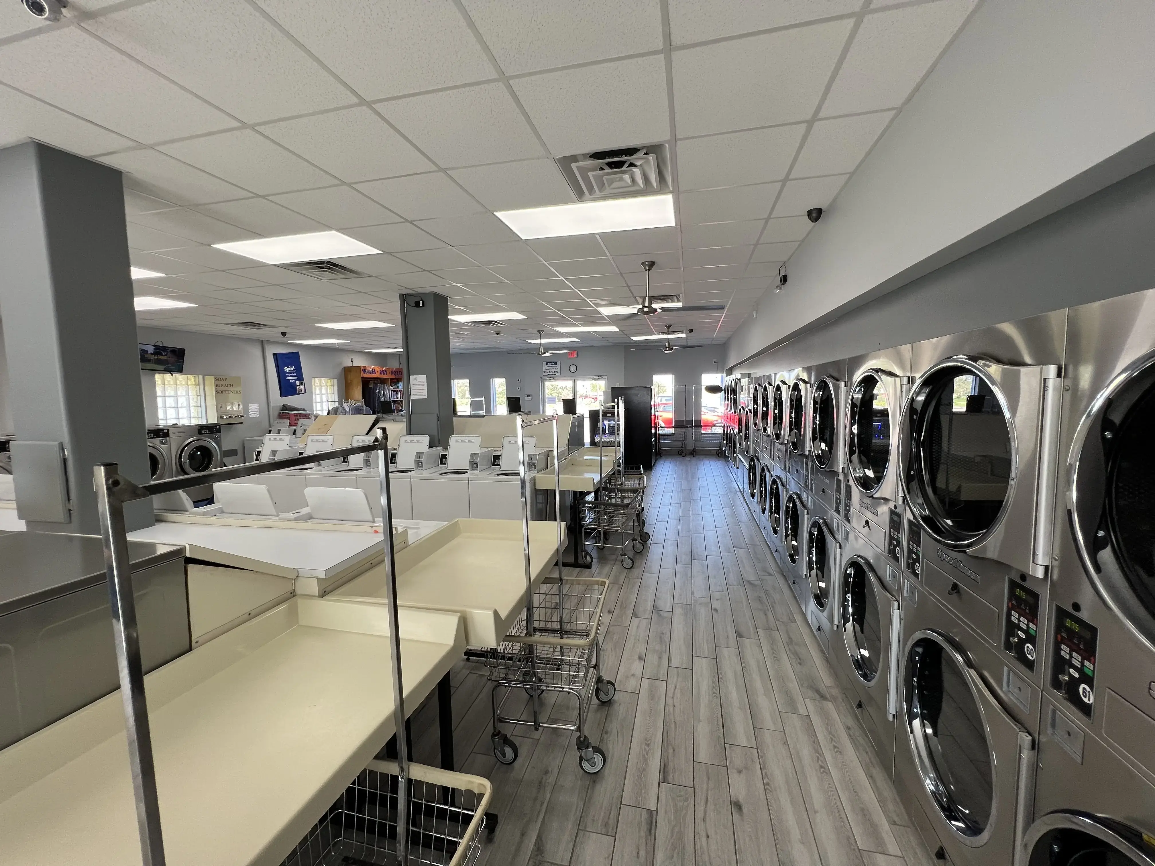 Spin Plus Laundromat thumbnail 2