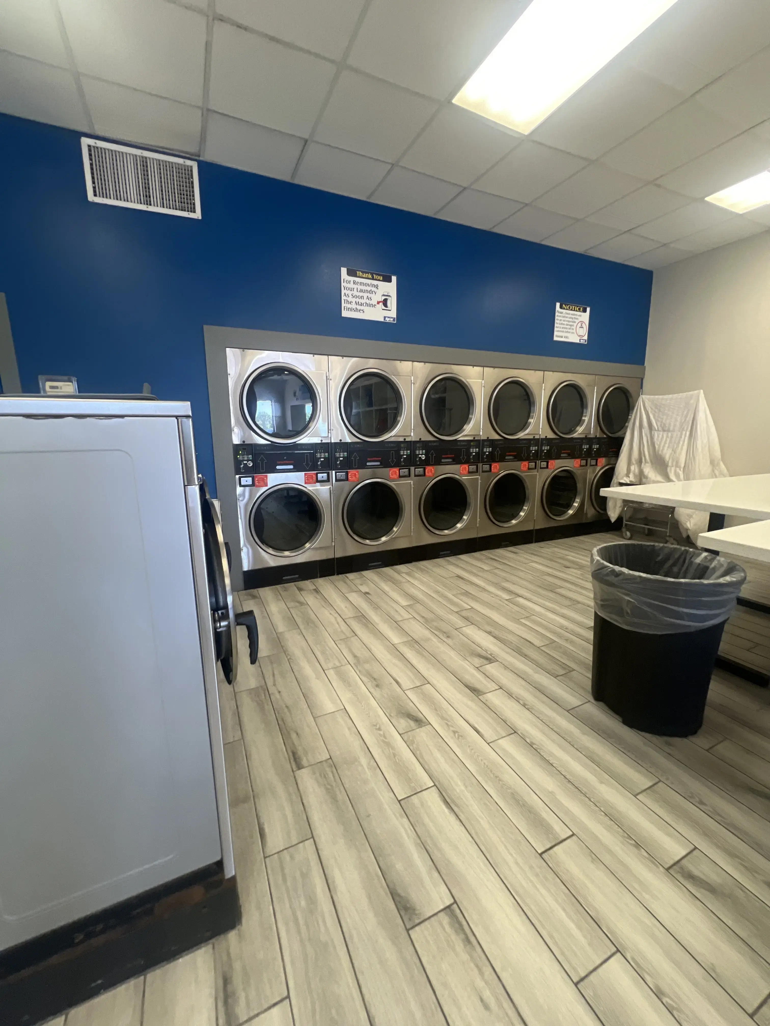 Spin Plus Laundromat - Image 3