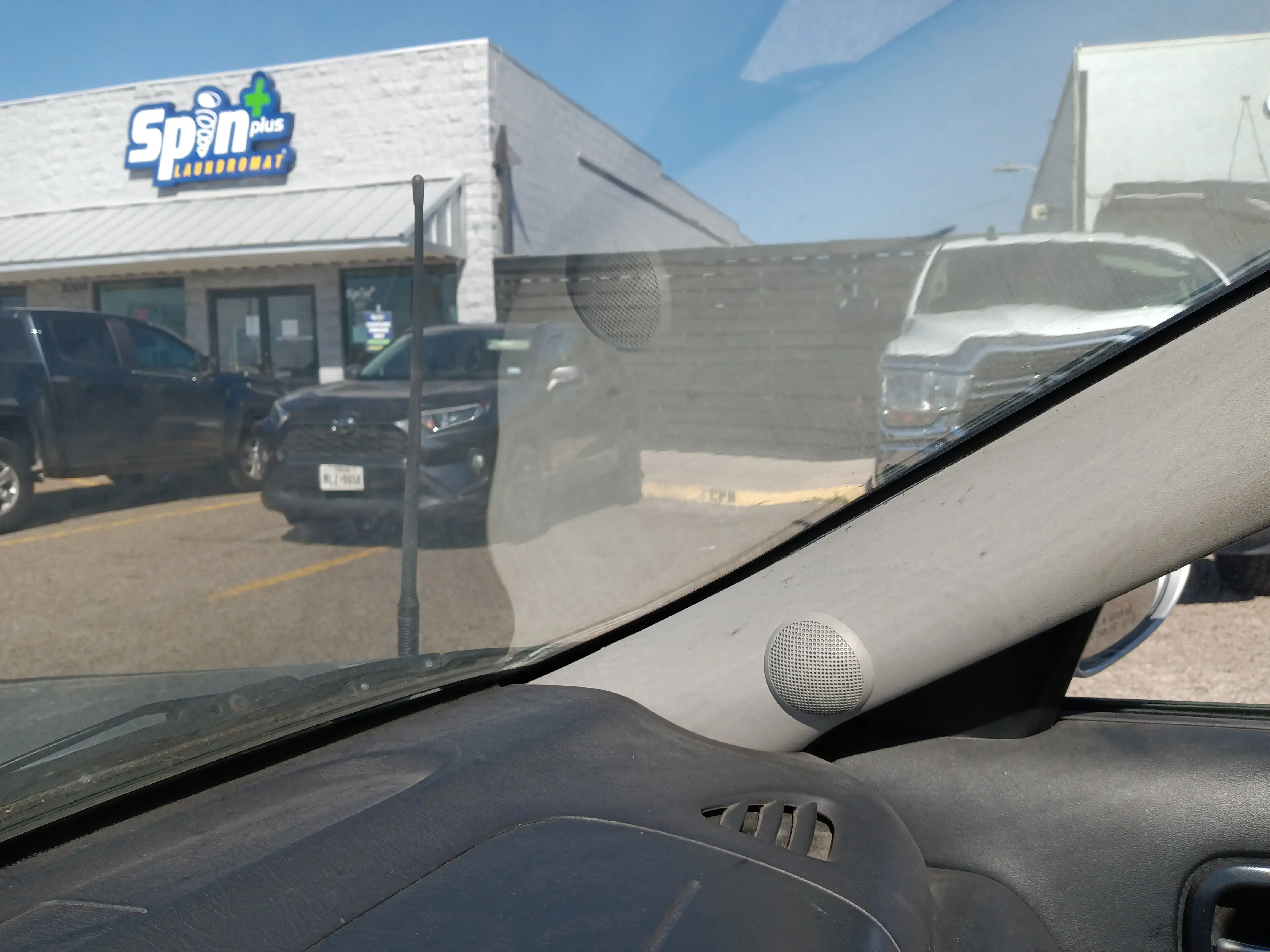 Spin Plus Laundromat - Image 18