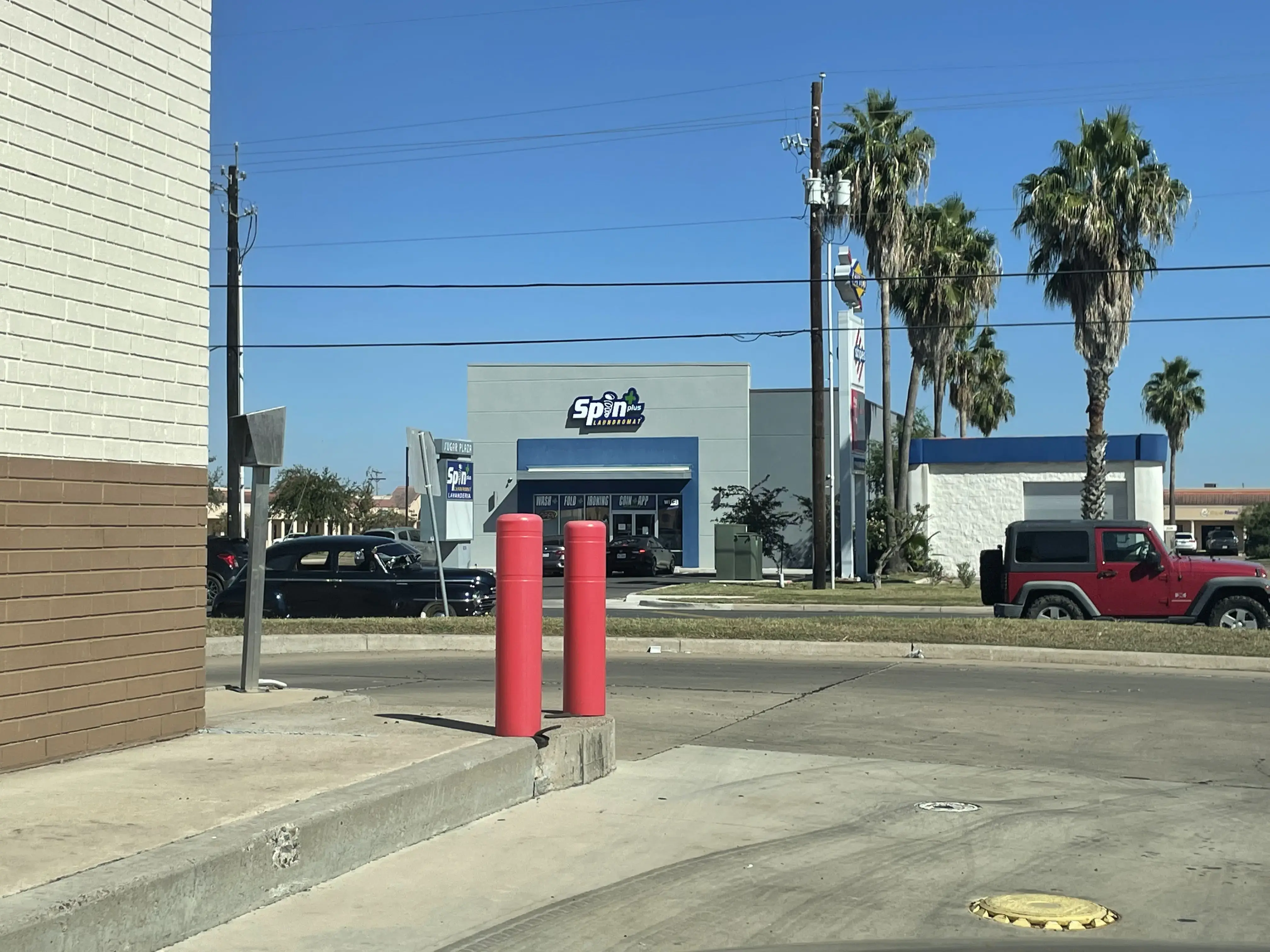 Spin Plus Laundromat - Image 11