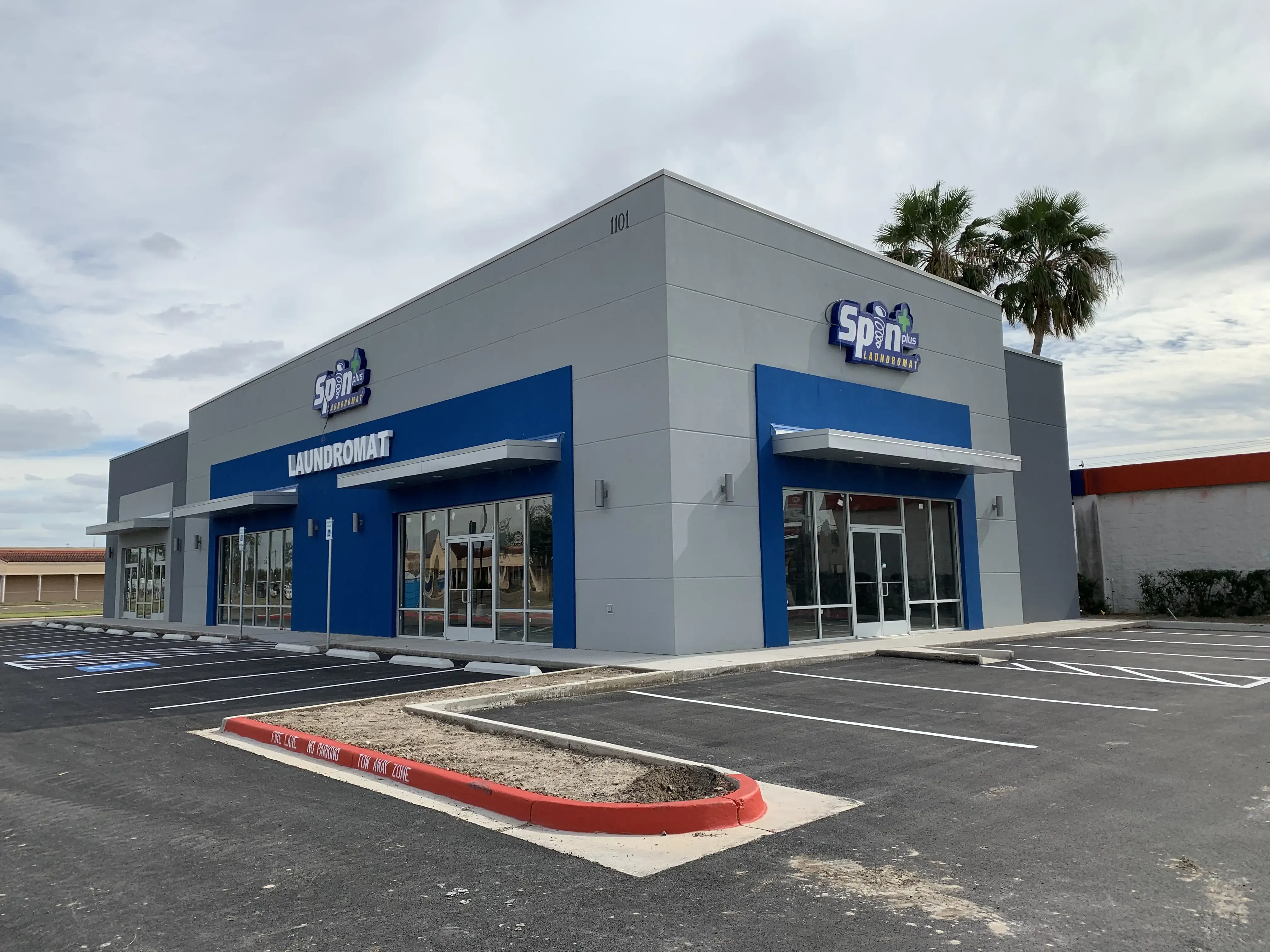 Spin Plus Laundromat - Image 5
