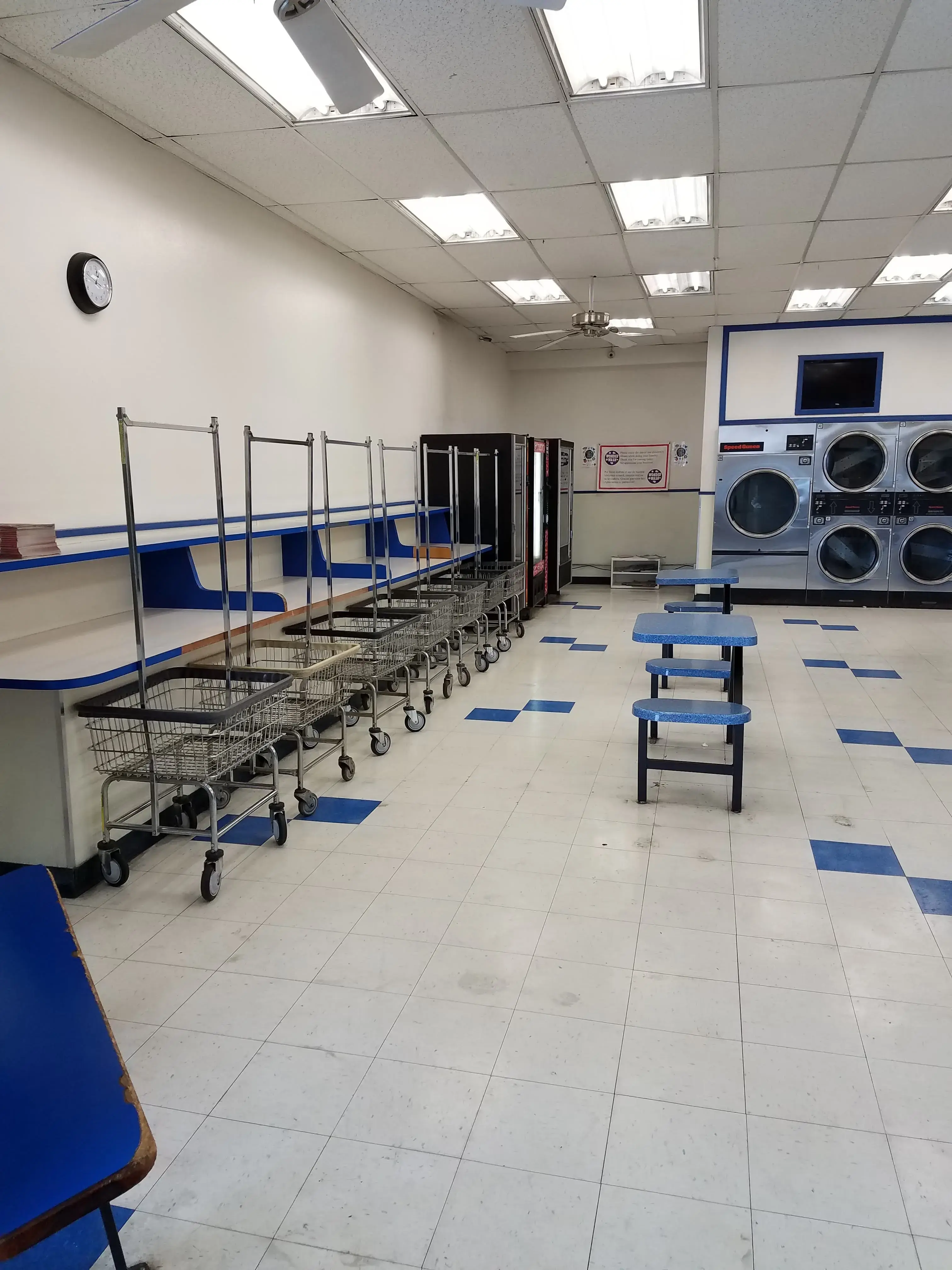 Spin & Tumble Laundry - Image 9