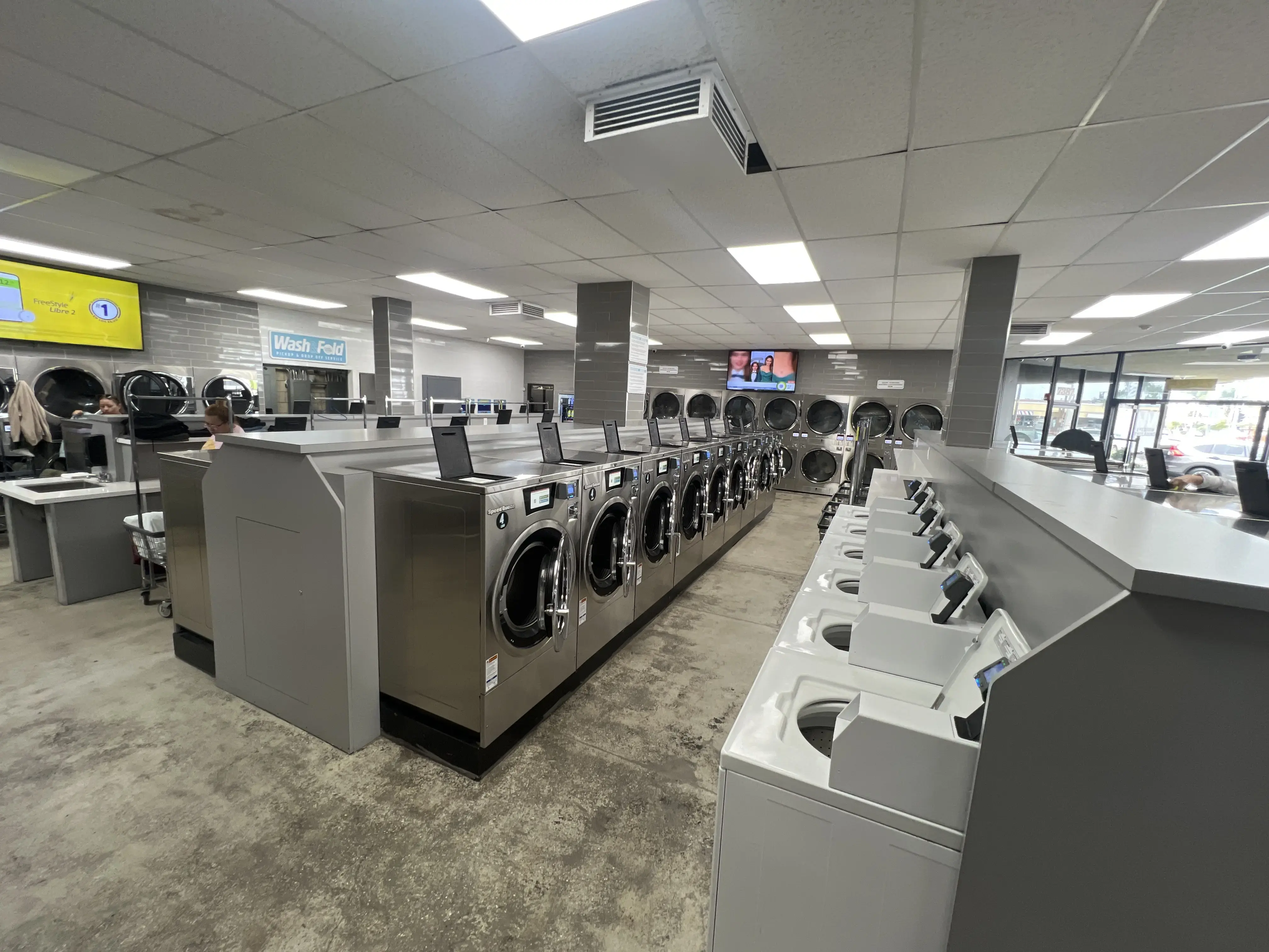 Spin & Tumble Laundry - Image 1