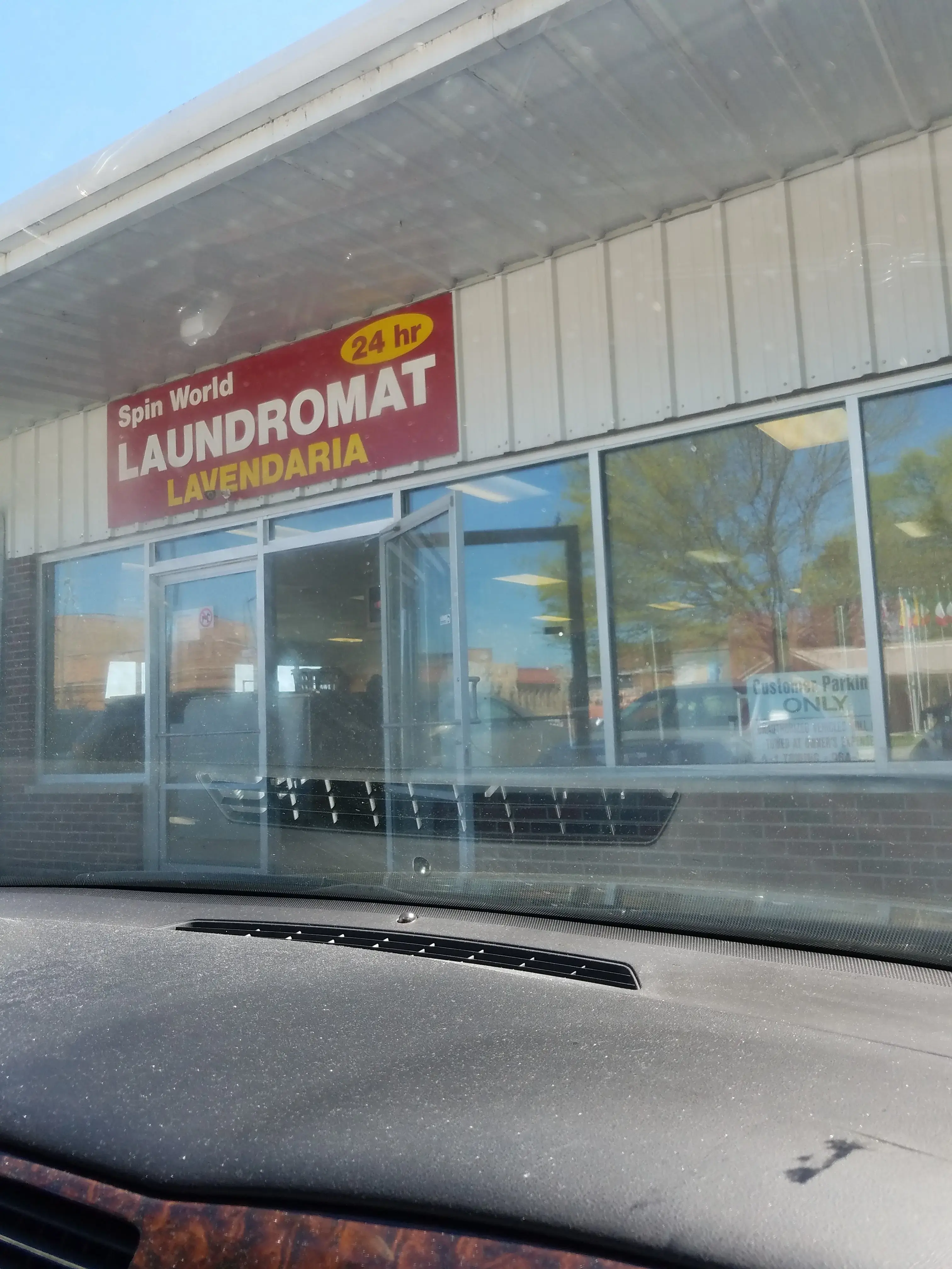 Spin World Laundromat - Image 5