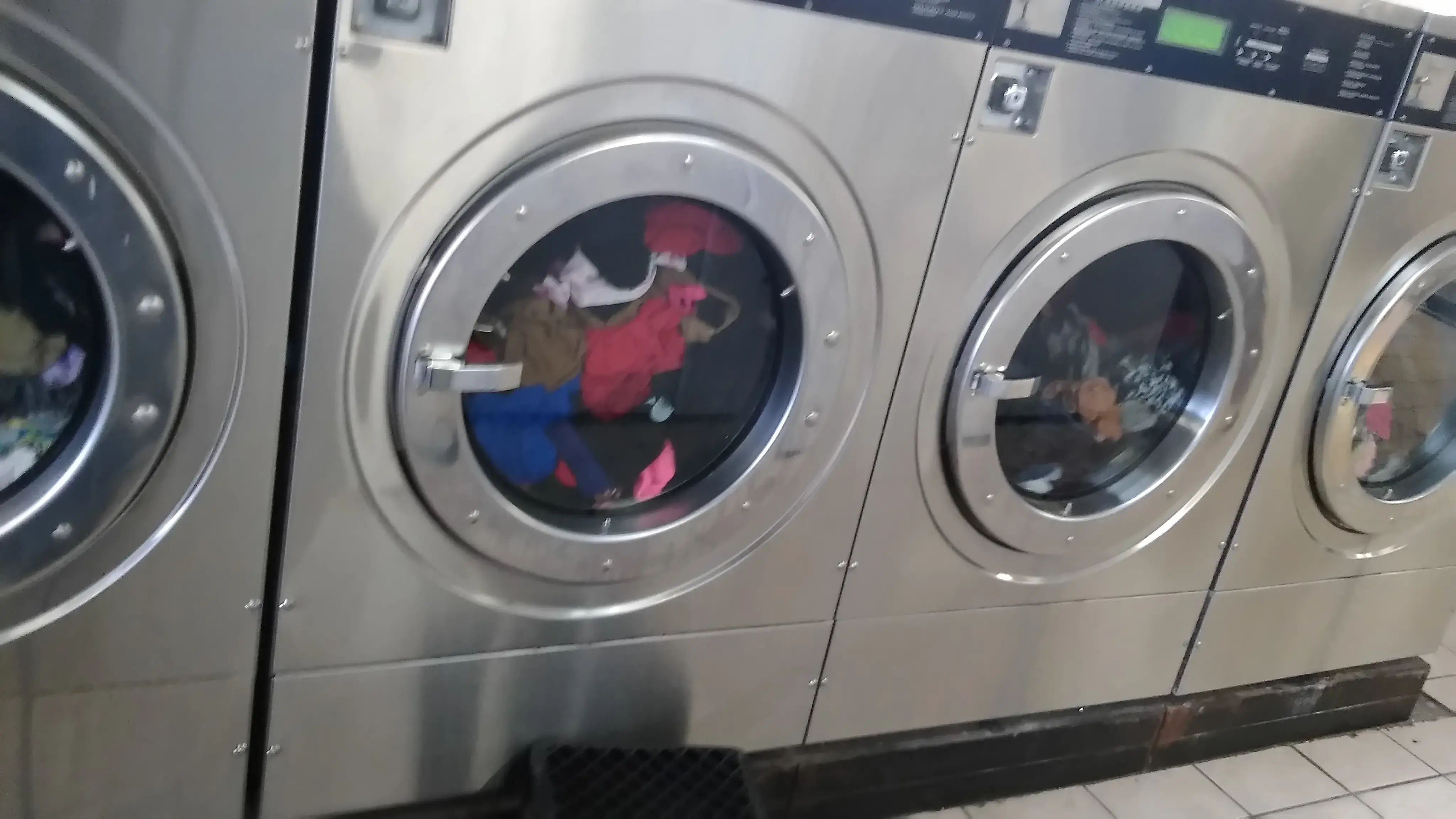 Spin World Laundromat - Image 18