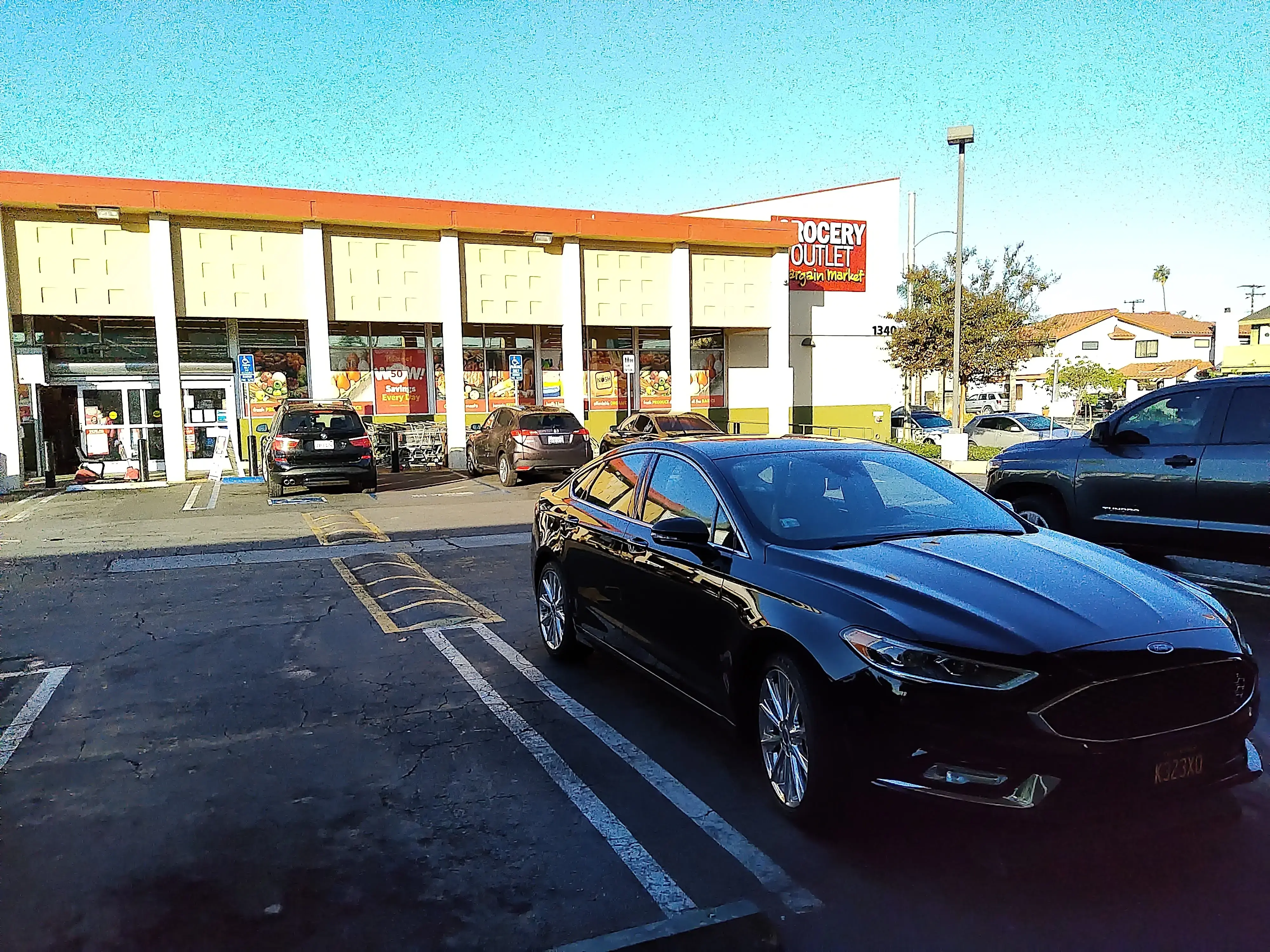 Spin-Zone Coin Laundry - Image 14