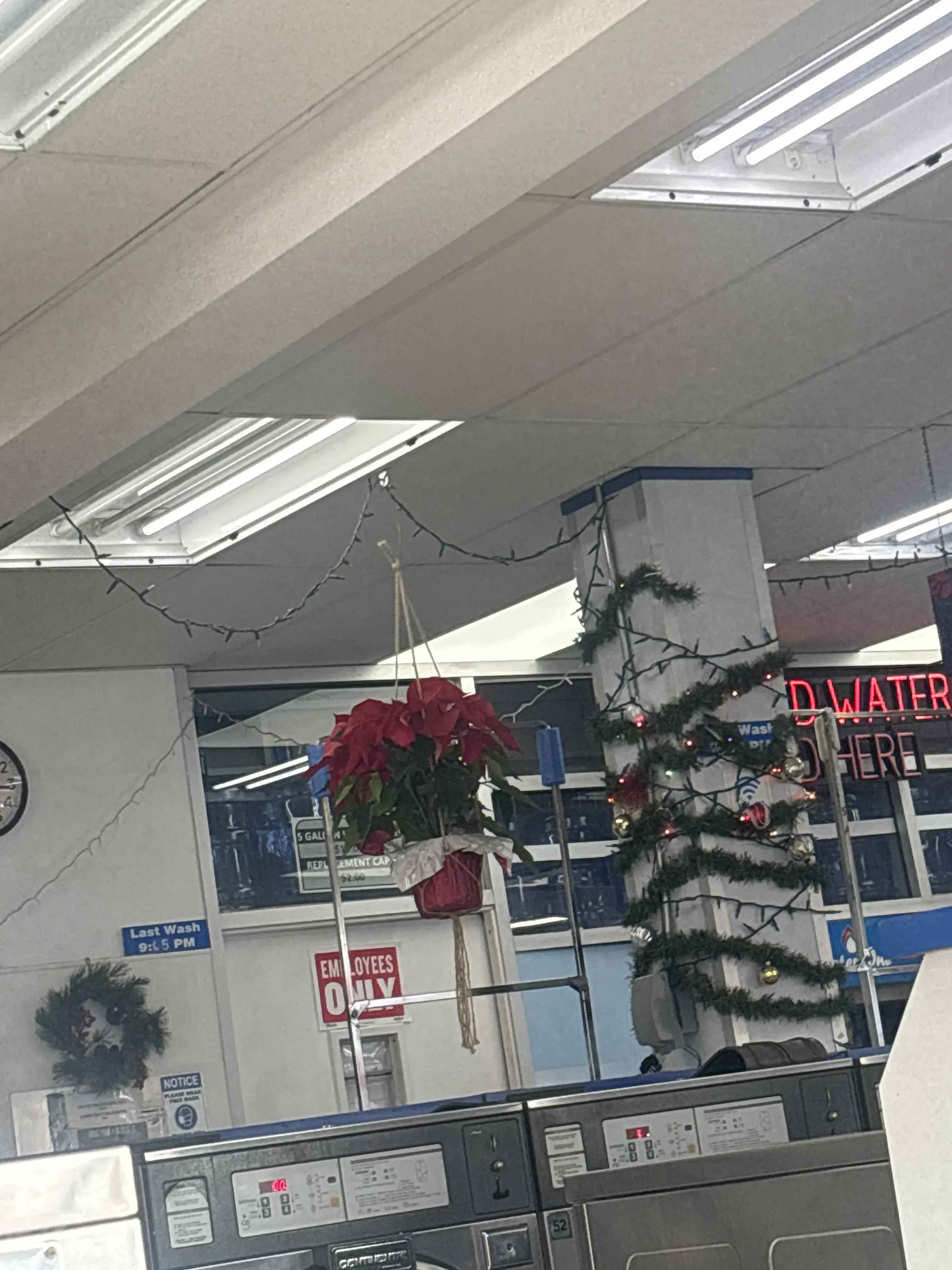 Spin-Zone Coin Laundry - Image 20