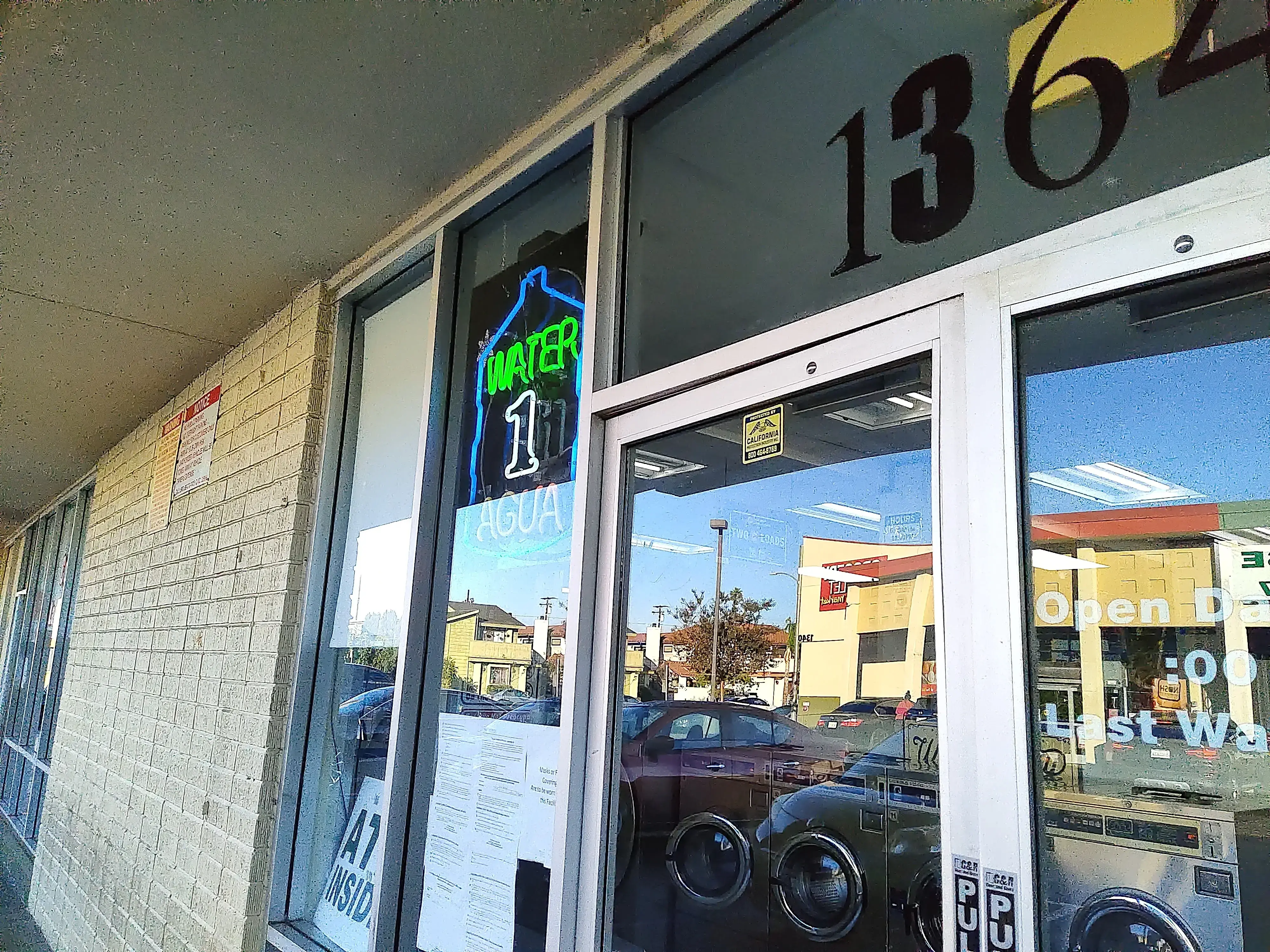 Spin-Zone Coin Laundry - Image 16