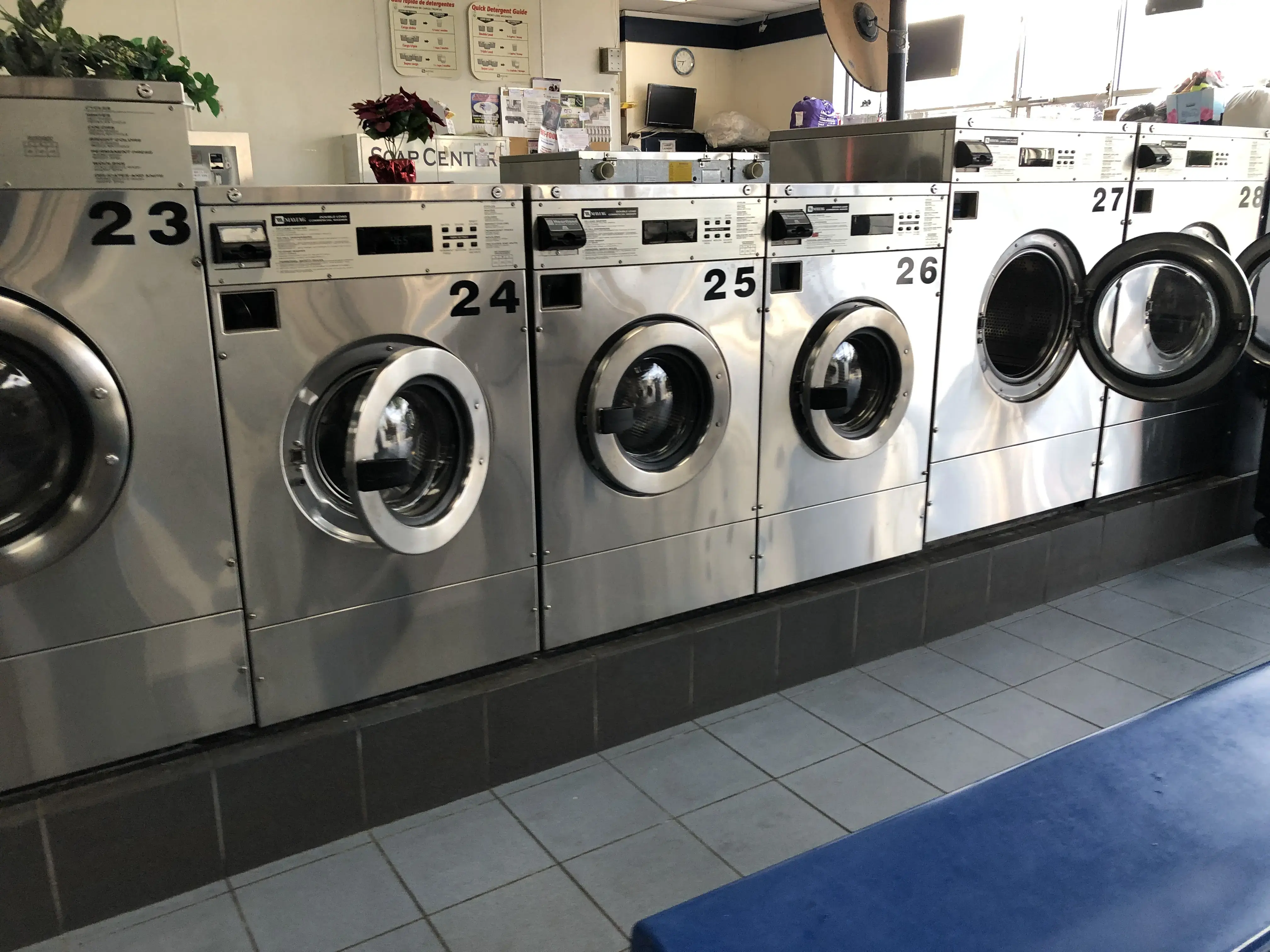 Spin Zone Laundromat - Image 15