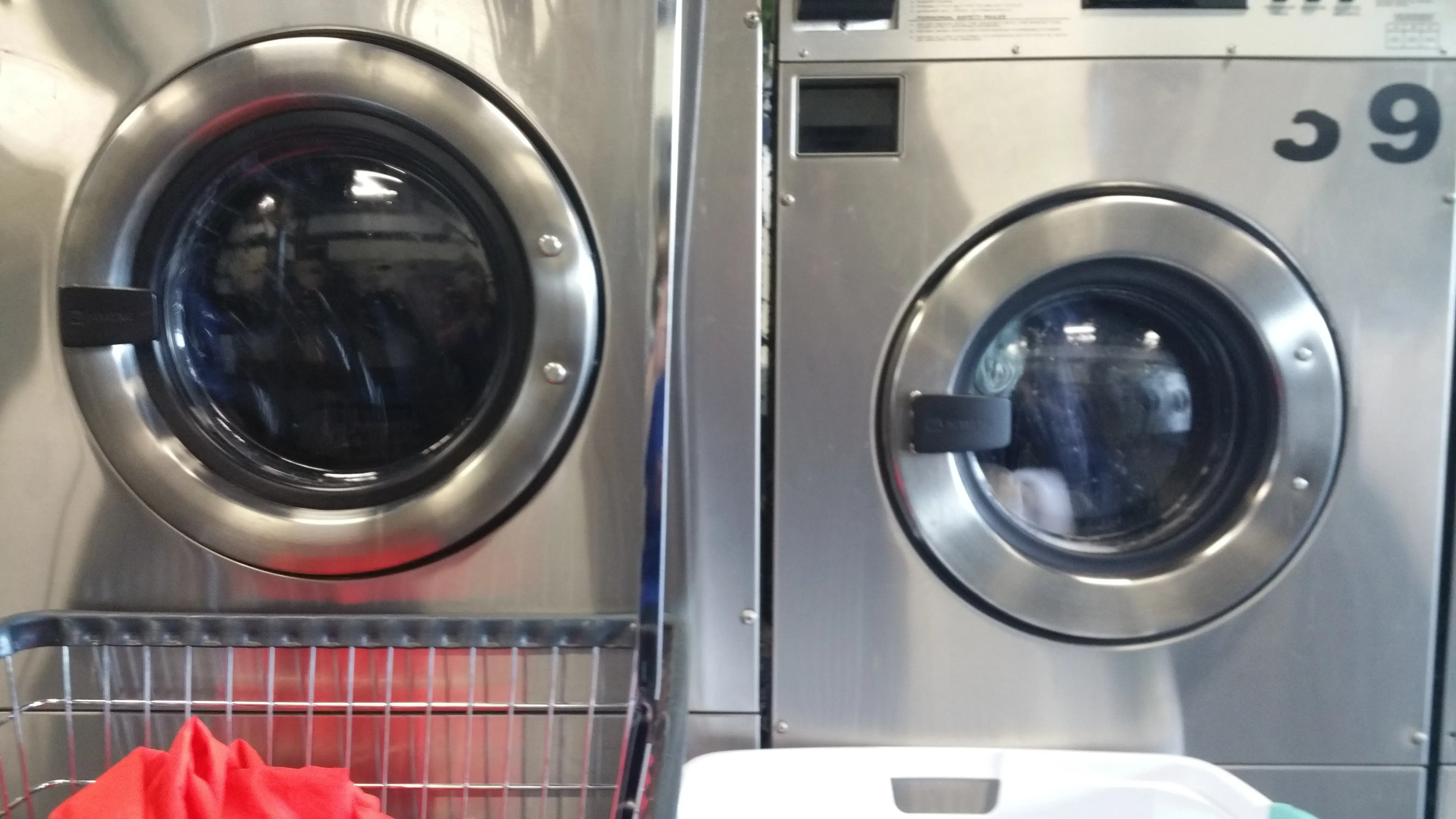 Spin Zone Laundromat thumbnail 12