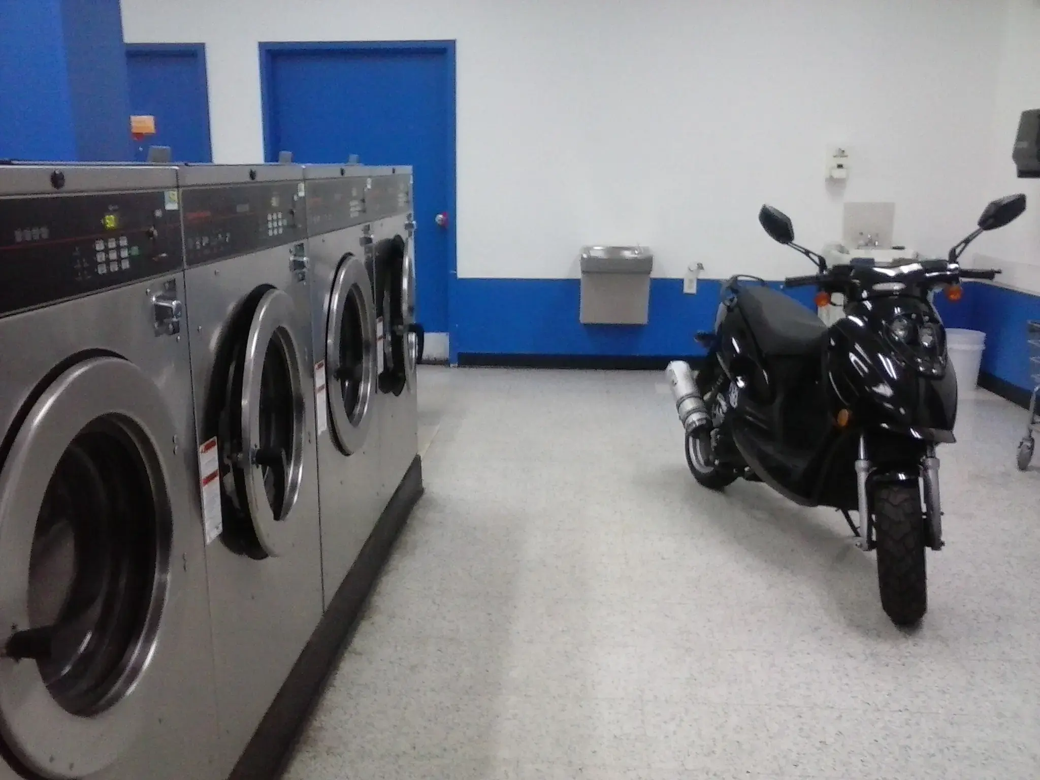 Spincycle Coin Laundry - Image 9