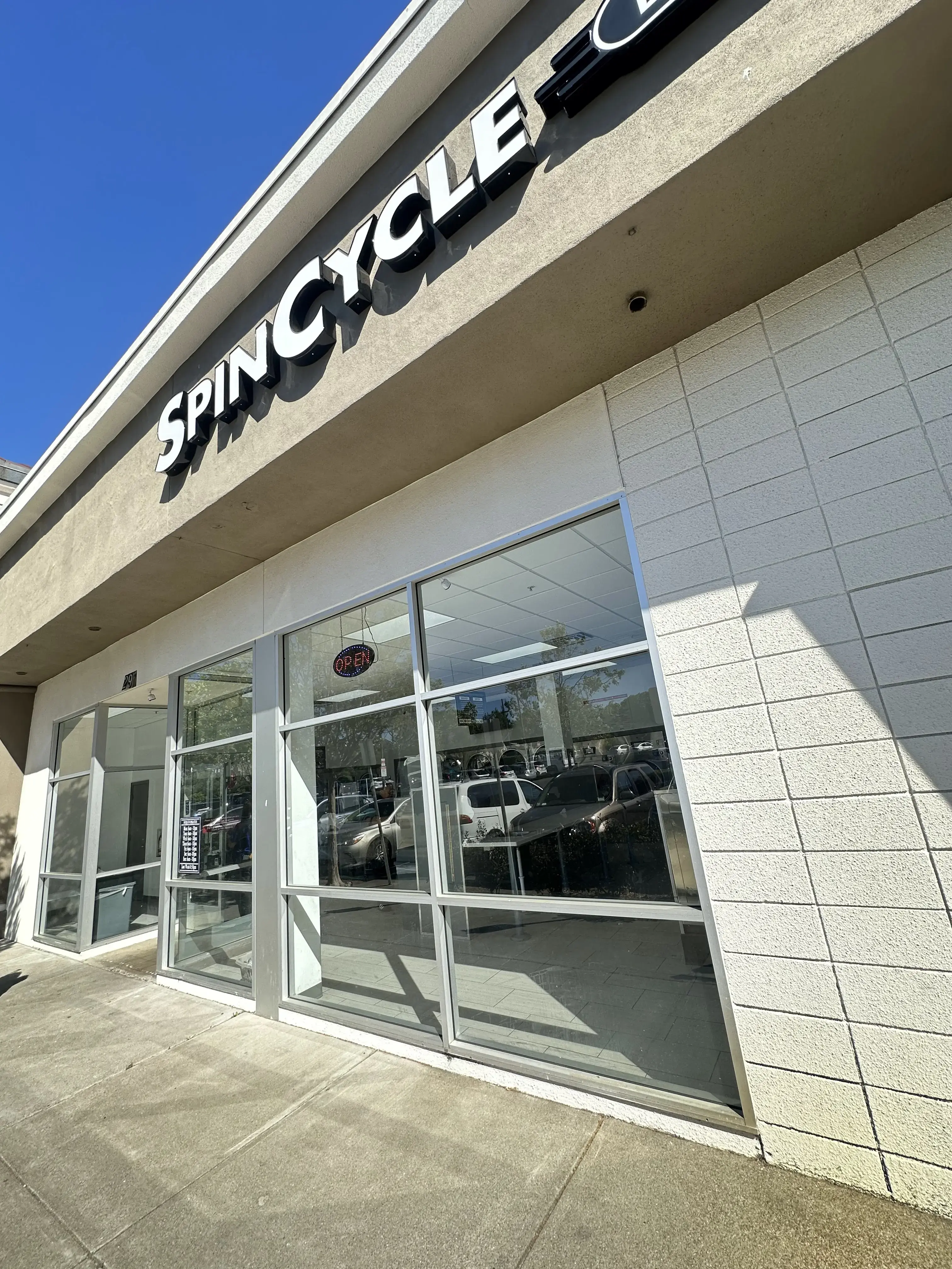 Spincycle Laundry Lounge - Image 7