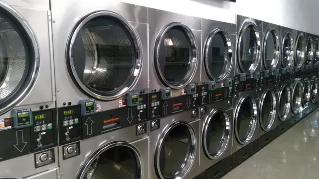 SpinCycle Laundry Lounge - Image 9