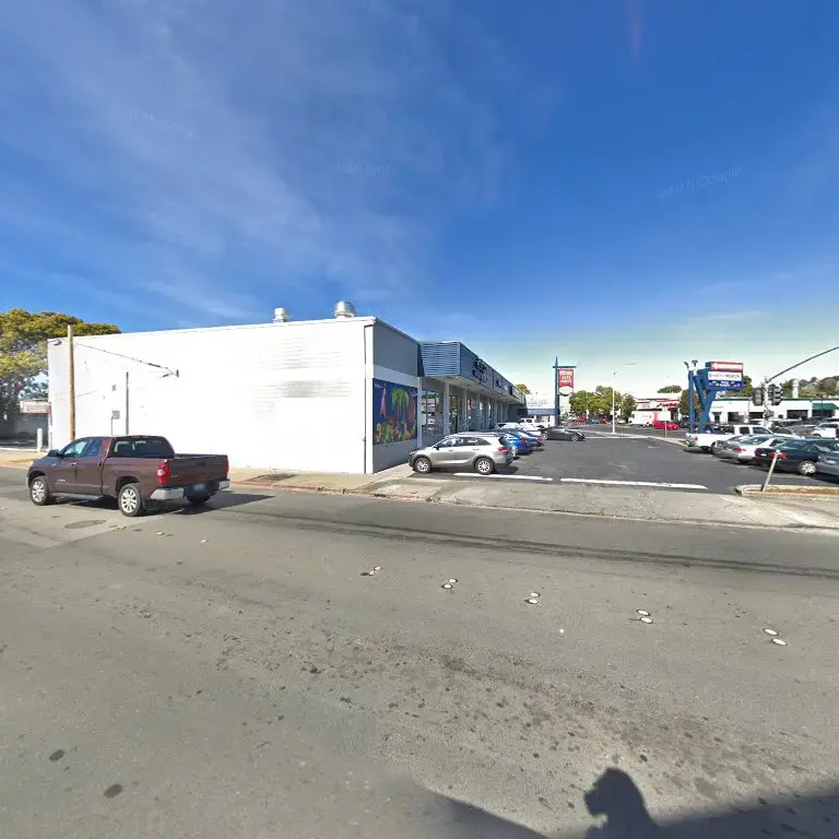 SpinCycle Laundry Lounge - Image 11